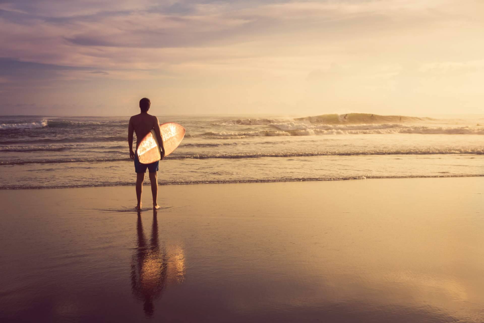 El acompañamiento en un deporte como el surf para mejorar el aprendizaje, con Poseidon Surf Academy