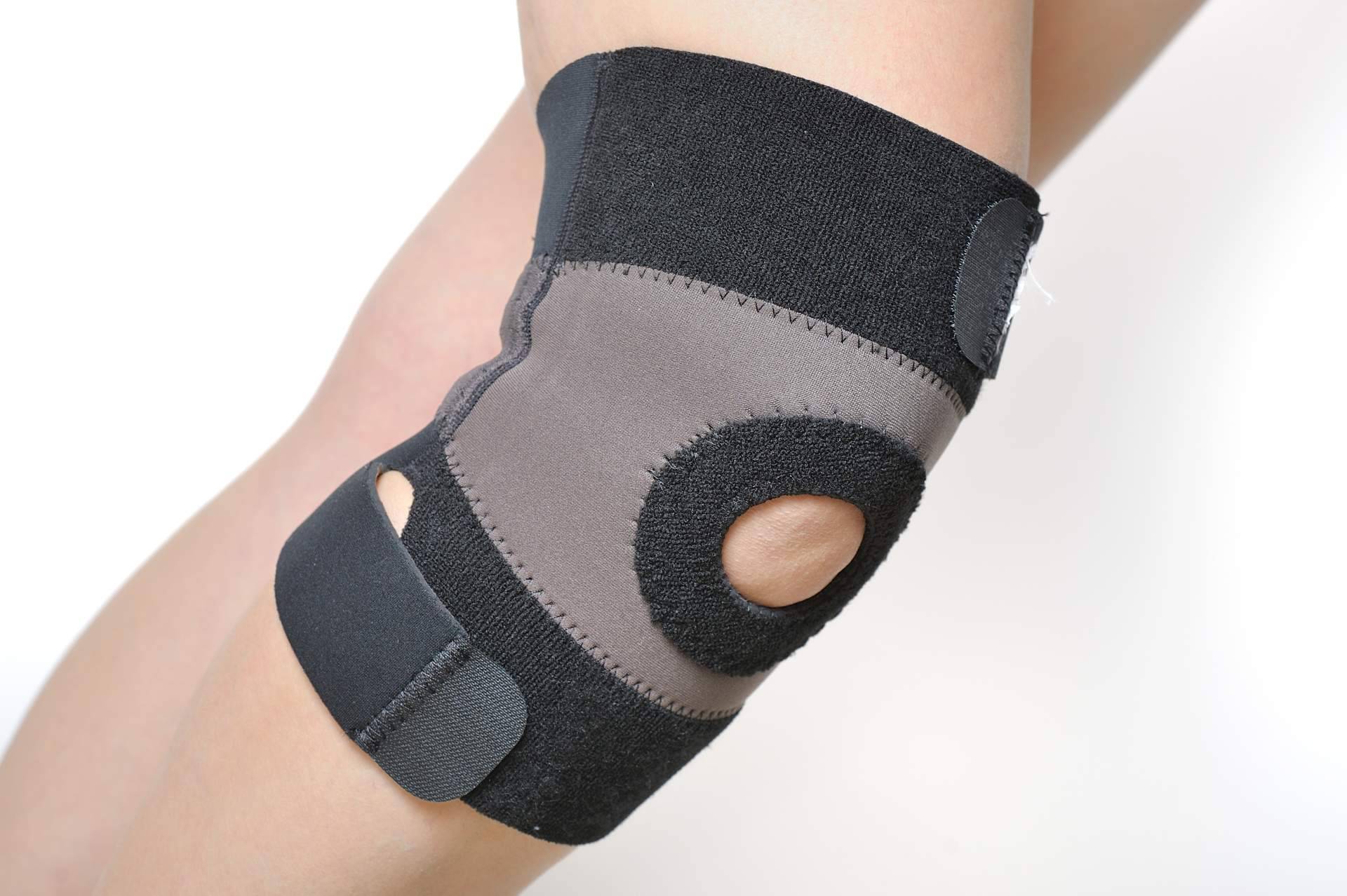 ¿Cuáles son las ventajas de contar con una rodillera ortopédica durante una rehabilitación?