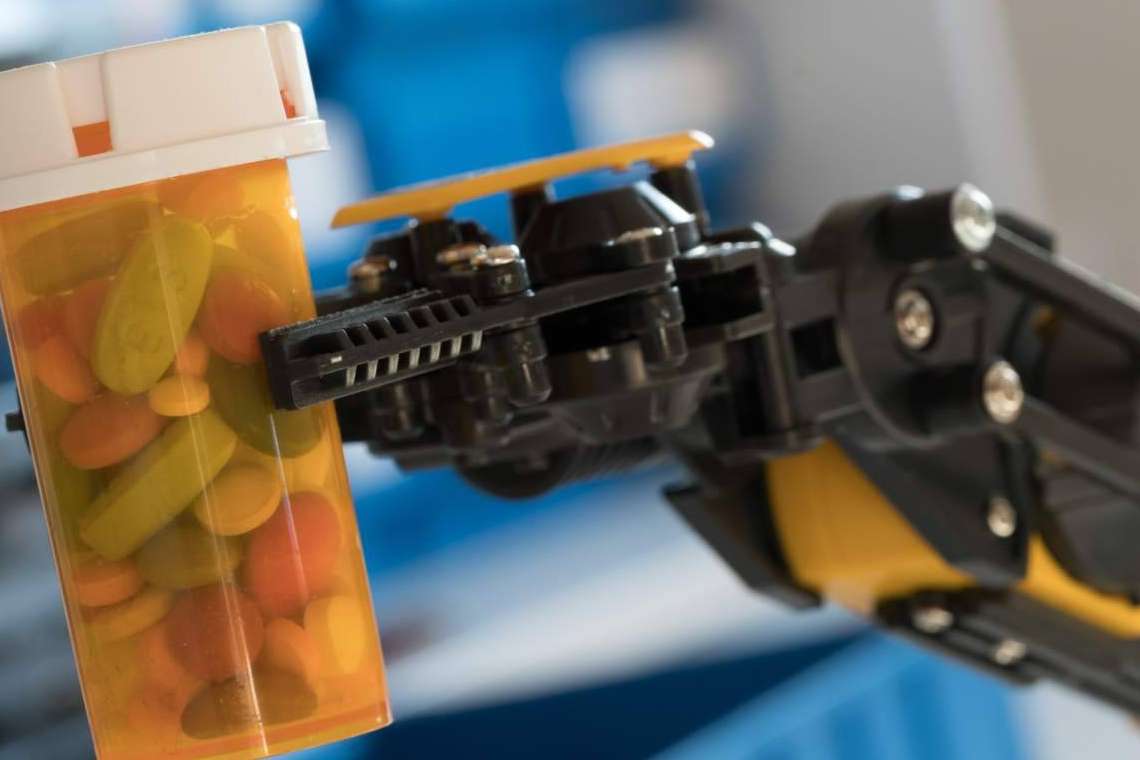 Grupo Farma10 explica los beneficios de automatizar una farmacia con robots