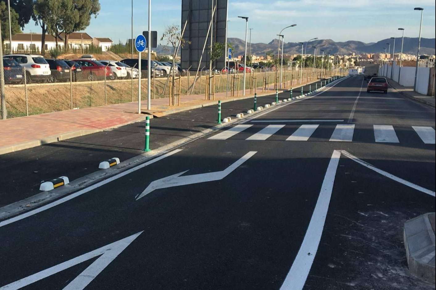 Abadecom, suministro de separador de carril bici fotoluminiscente para obra en Cartagena