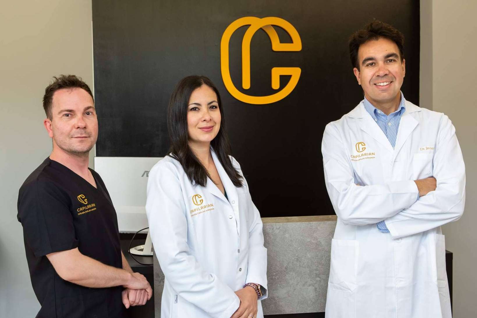 Capilarian, la clínica especializada en cirugía capilar en Cáceres