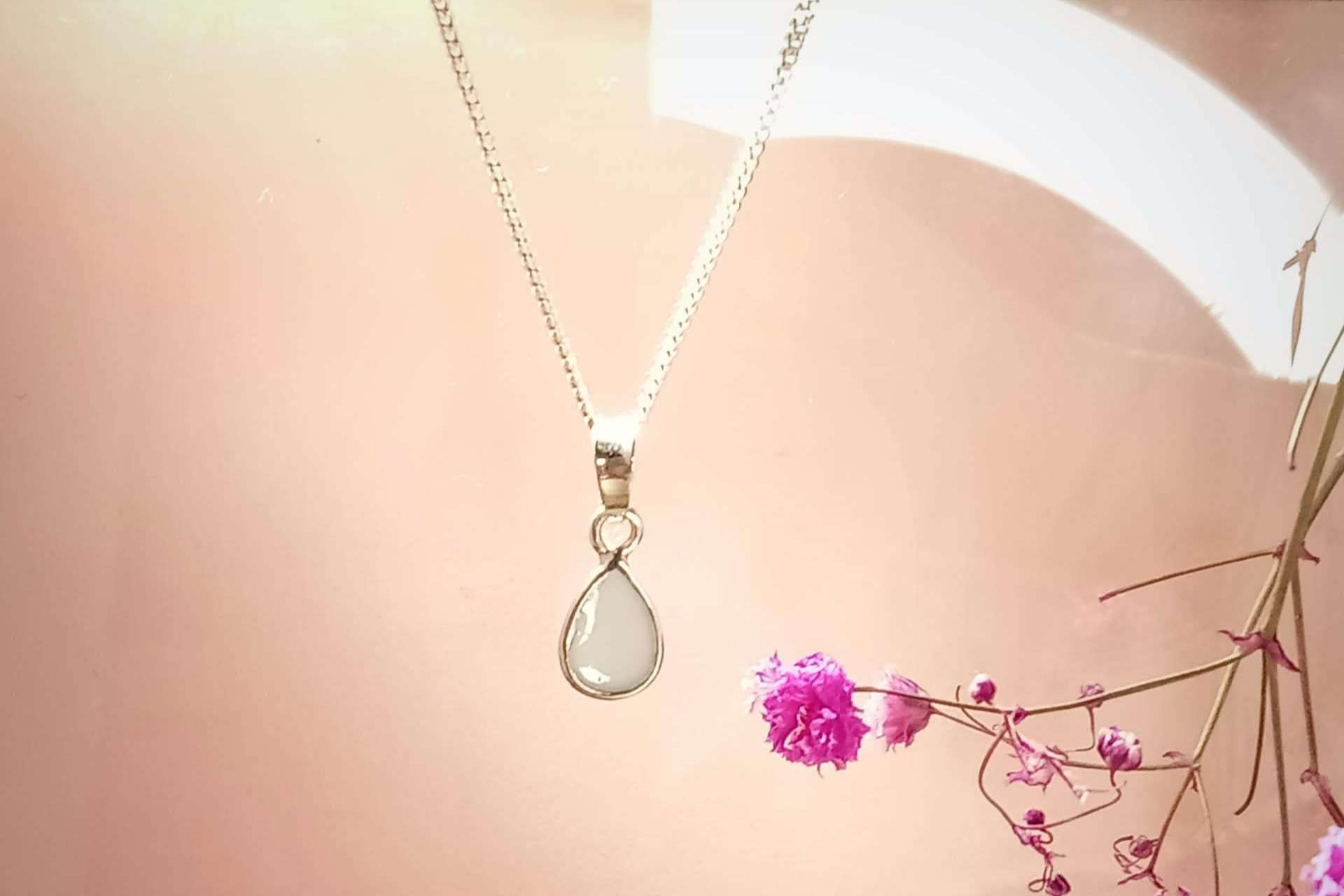 Encapsular el período de lactancia materna en joyas únicas, con Mamá de Lujo