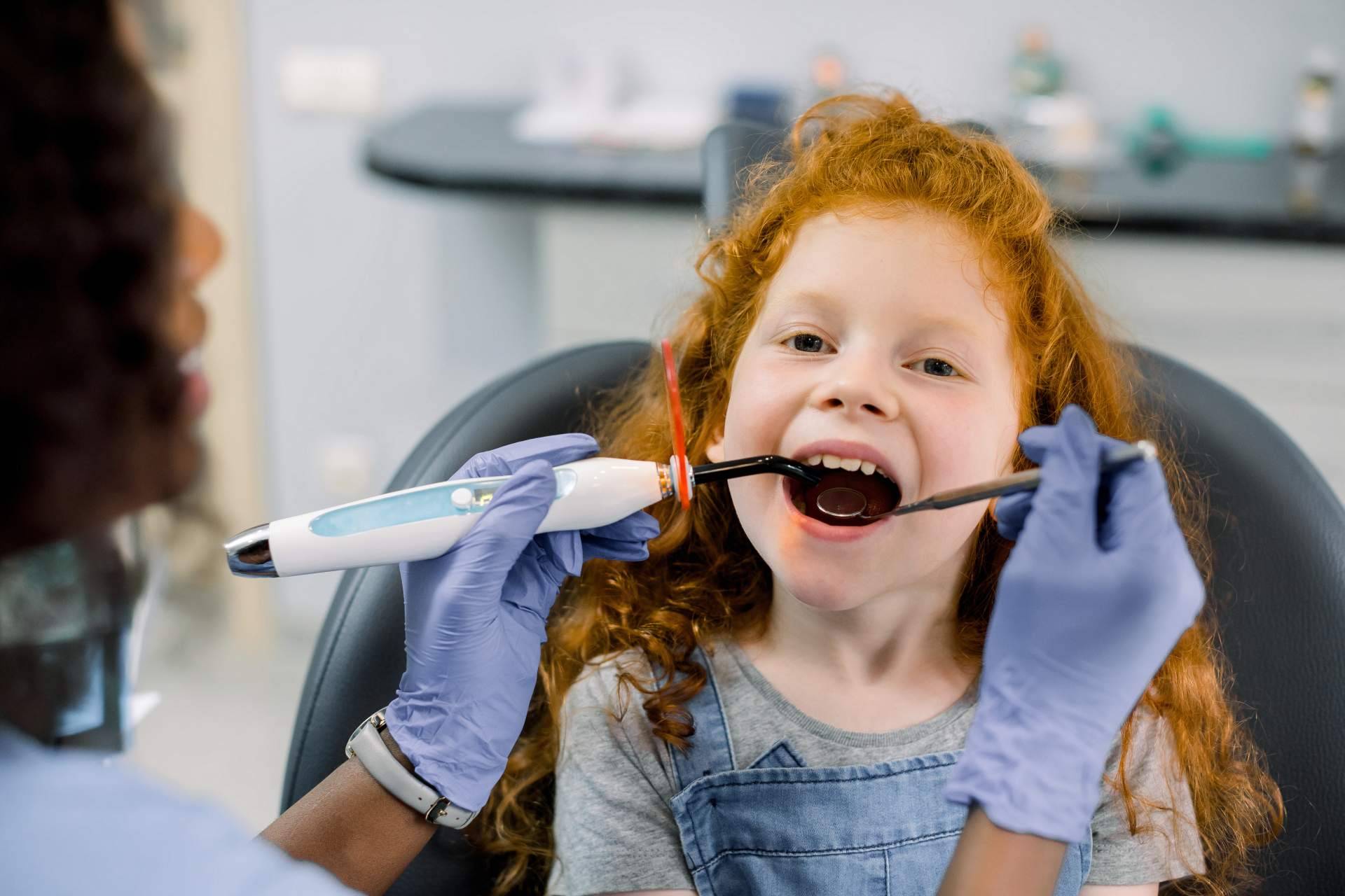 La Clínica Dental Delgado explica cómo prevenir las caries en los más pequeños
