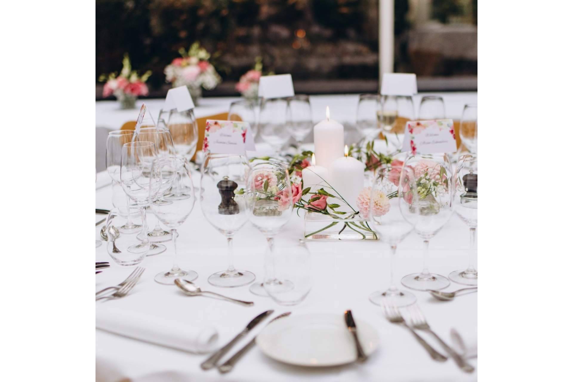 Organizar eventos con los servicios de consulting para implementar y adecuar espacios, hoteles, restaurantes y caterings