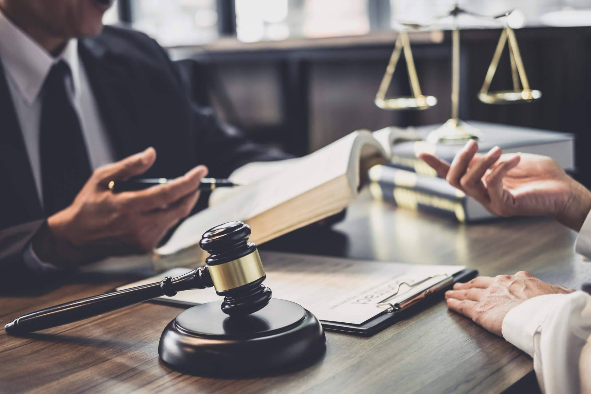 El bufete Robledo Vargas Abogados Asociados ha logrado numerosos casos de éxito en la materia de extinción de dominio