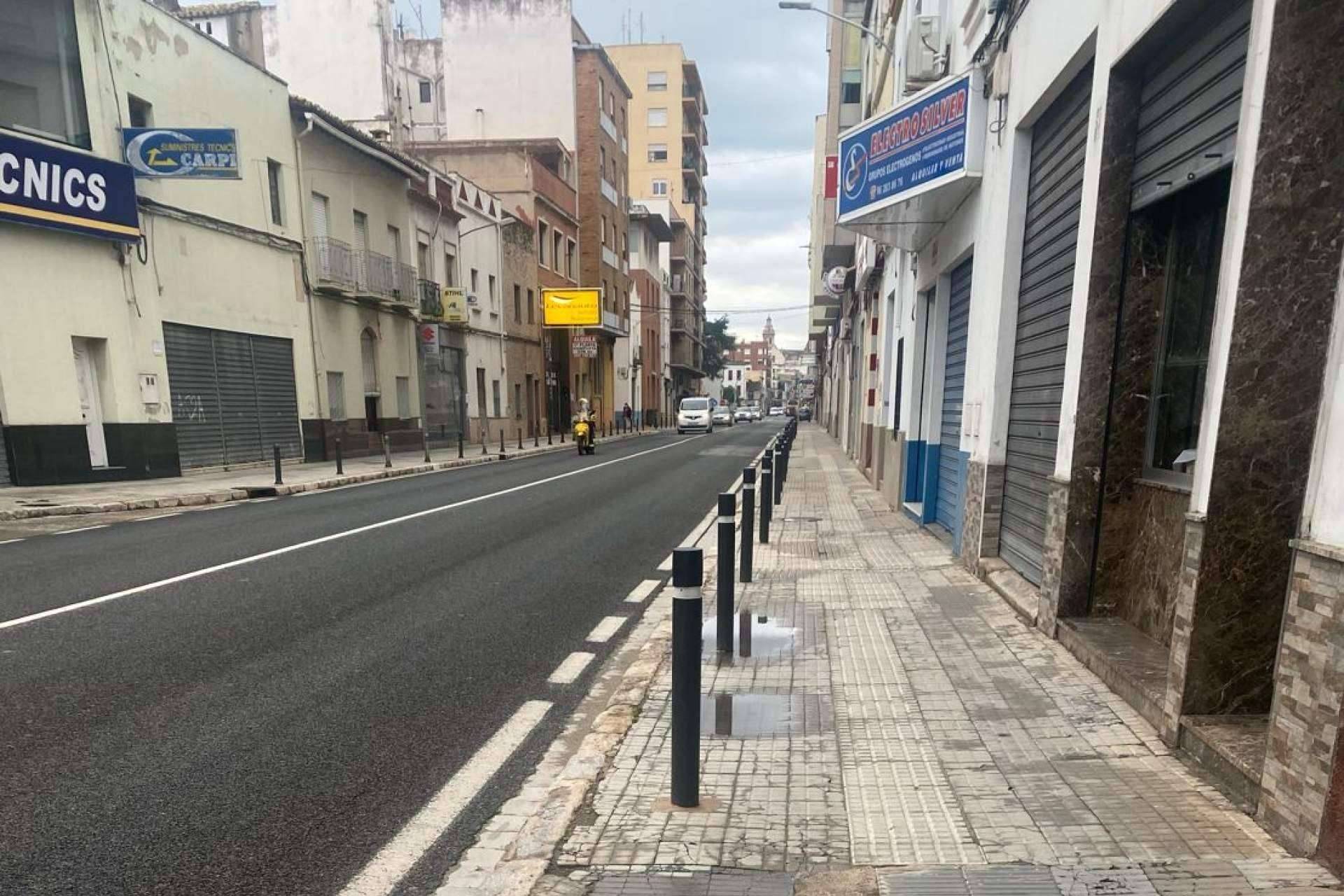 La pilona rígida de plástico reciclado que ofrece Abadecom