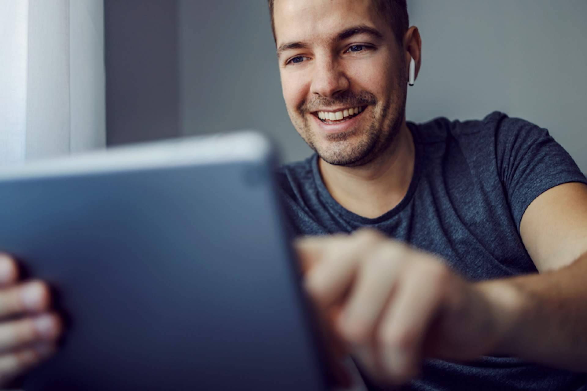Las ventajas de desarrollar páginas web corporativas, con AKX Development