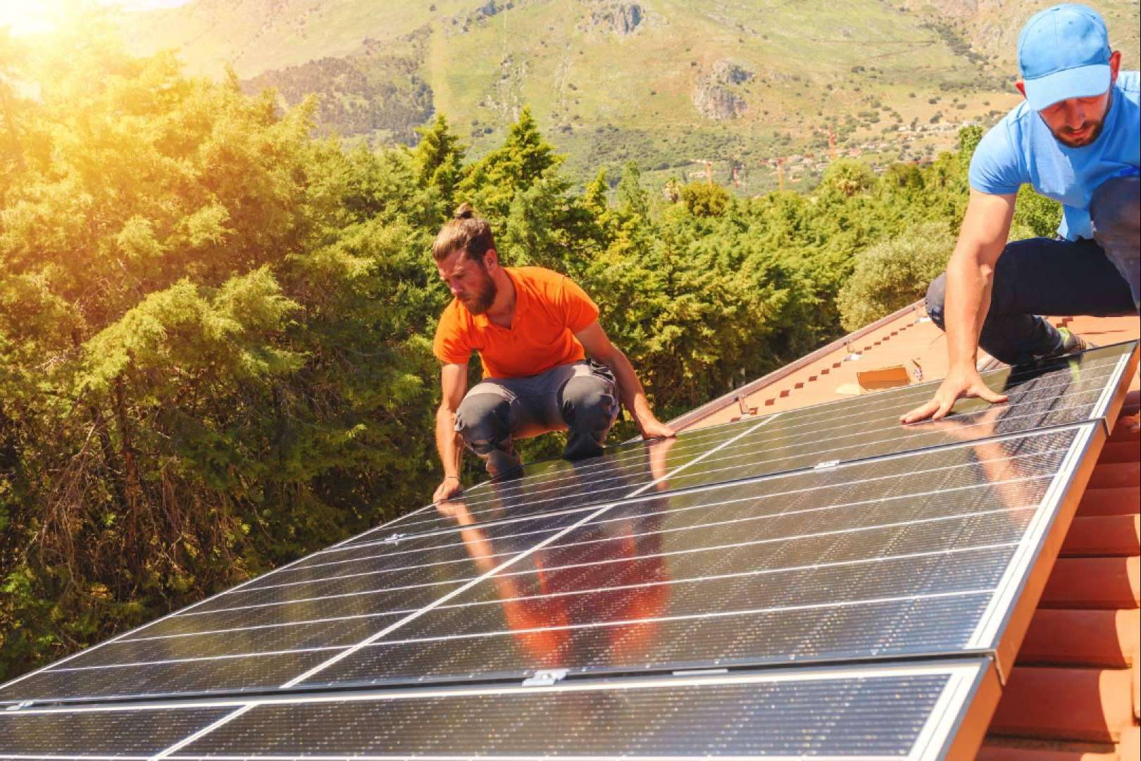 Acelerón de la UE a las energías renovables e instalación de paneles solares de la mano de Vatios Verdes