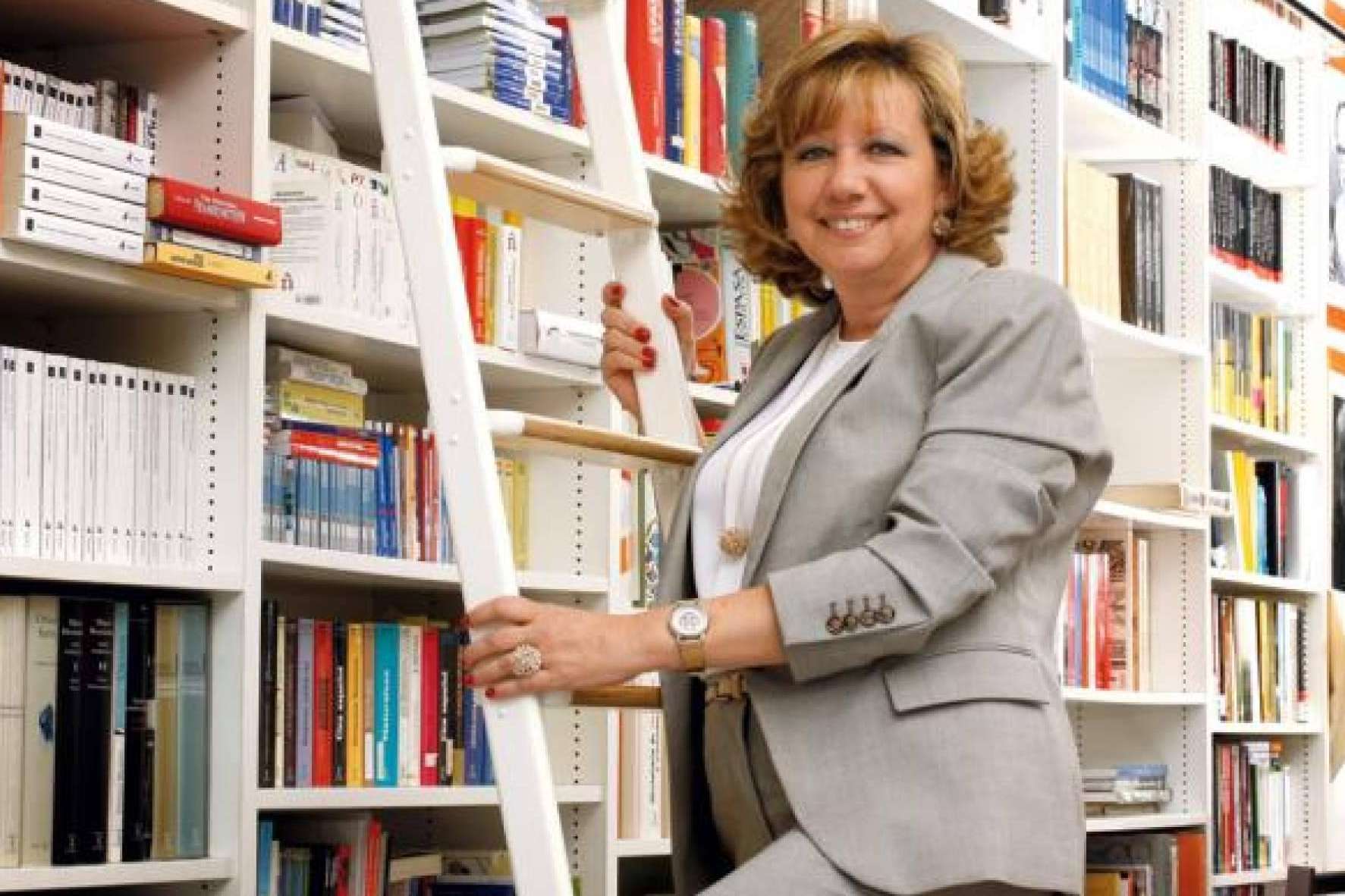 La secretaria de los cinco primeros presidentes de la democracia publica ‘Los presidentes en zapatillas y sus primeras damas’, de la mano de Círculo Rojo