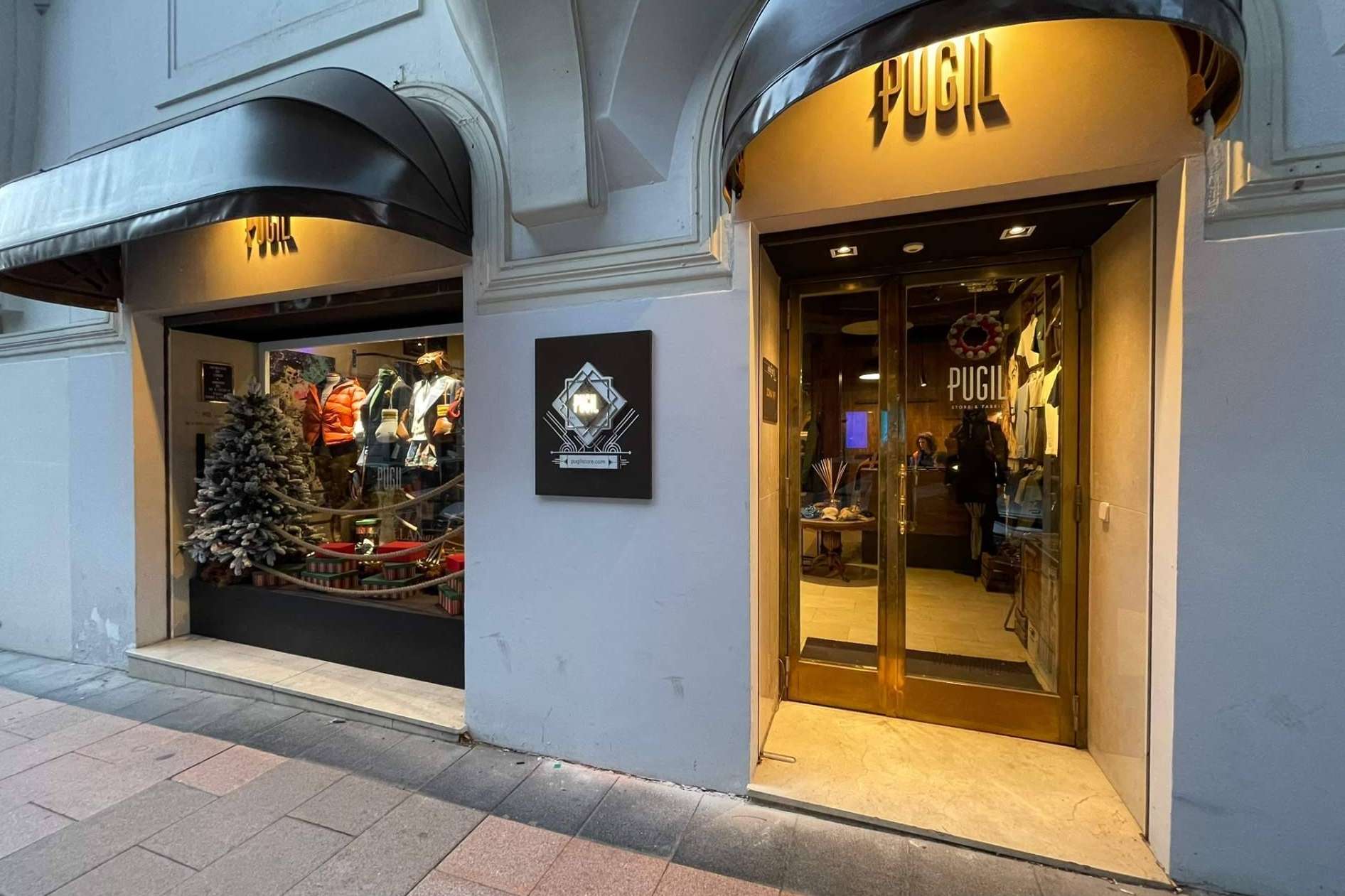¿Dónde encontrar trajes y chaqués para novios personalizados y a medida? Pugil Store