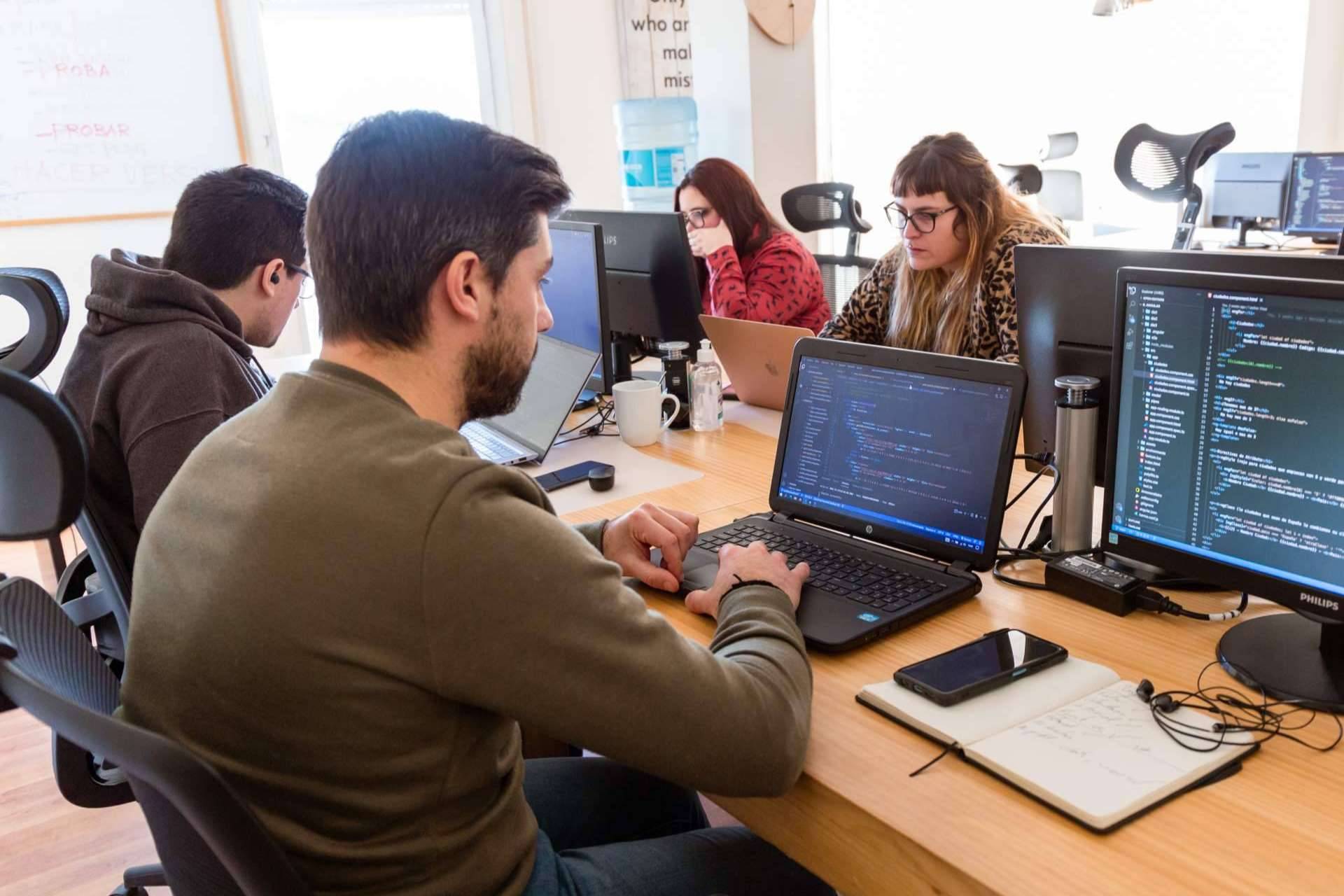 Los beneficios de estudiar programación para adentrarse en profesiones muy demandadas
