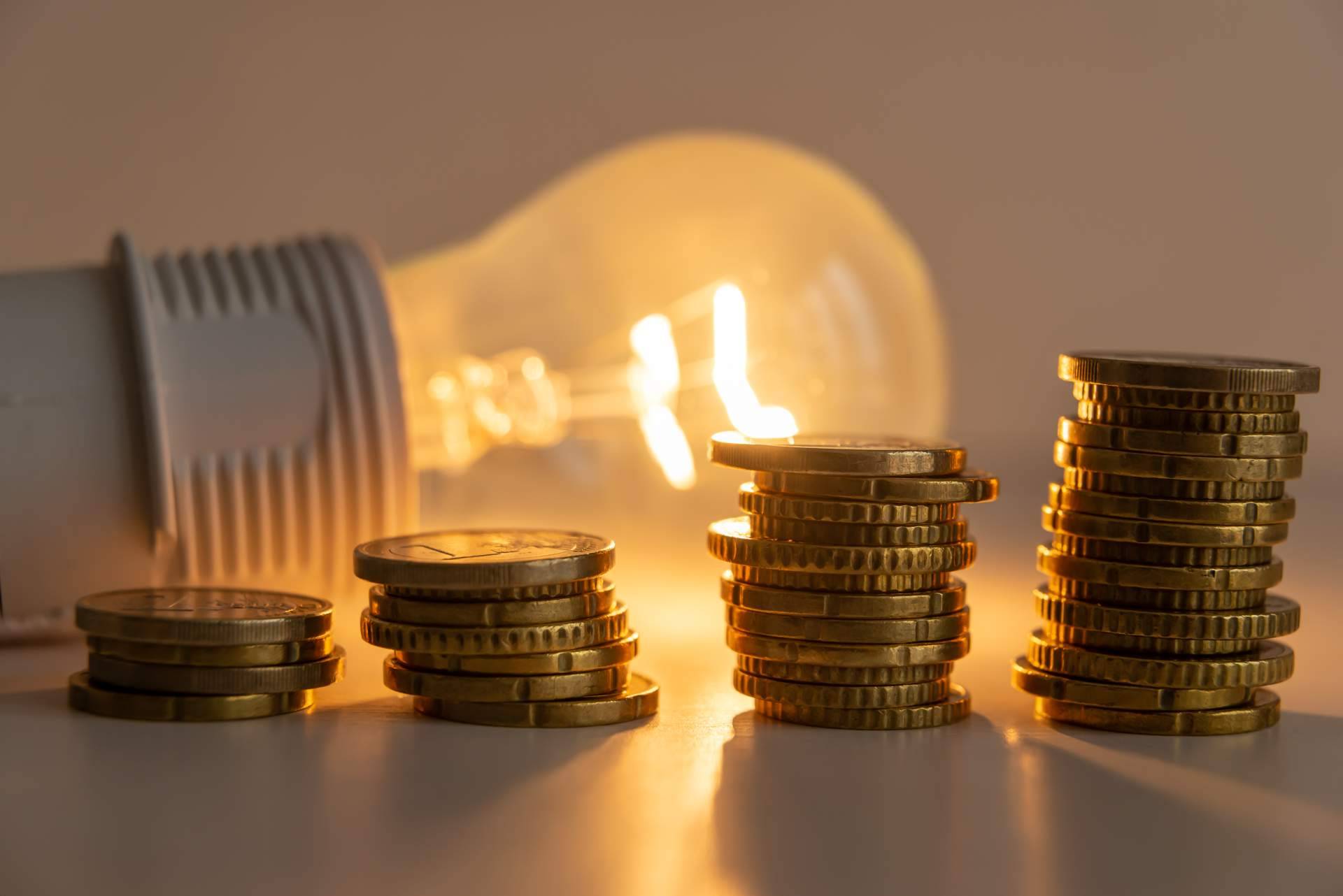 Comparador de tarifas luz fácil y rápido, con Menosdeluz