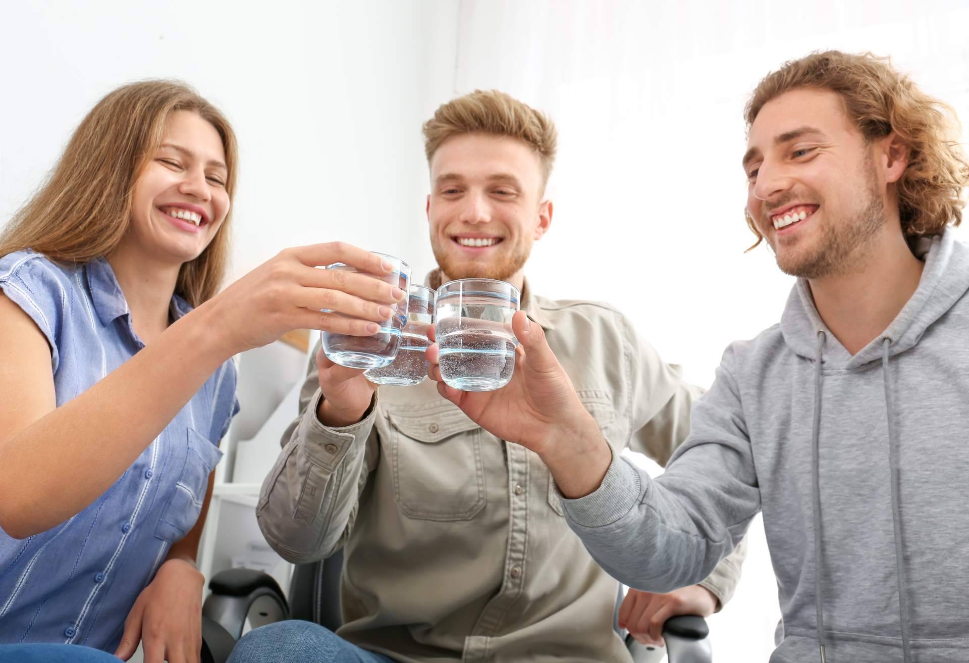 Acceder a agua mineral natural en todo momento de manera fácil con los dispensadores de agua para casa de Acquajet