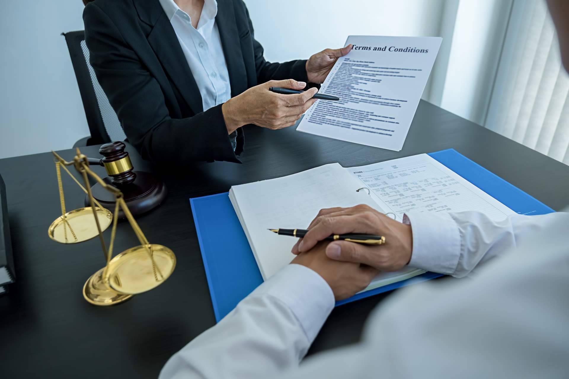 Asesoría de especialistas en delito de estafa con Català Reinón Abogados