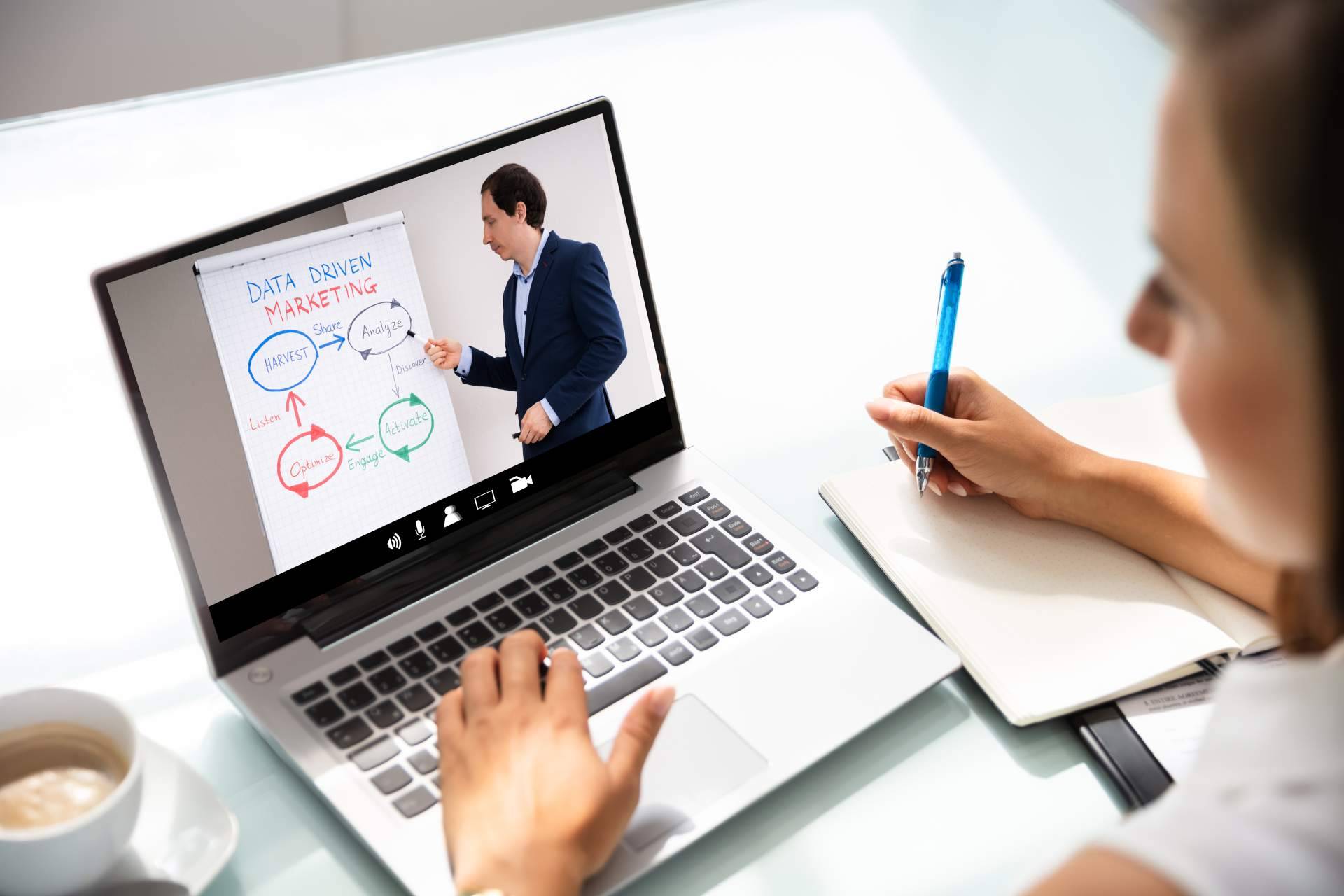 Enseñalia es una empresa de profesores particulares para el apoyo escolar online