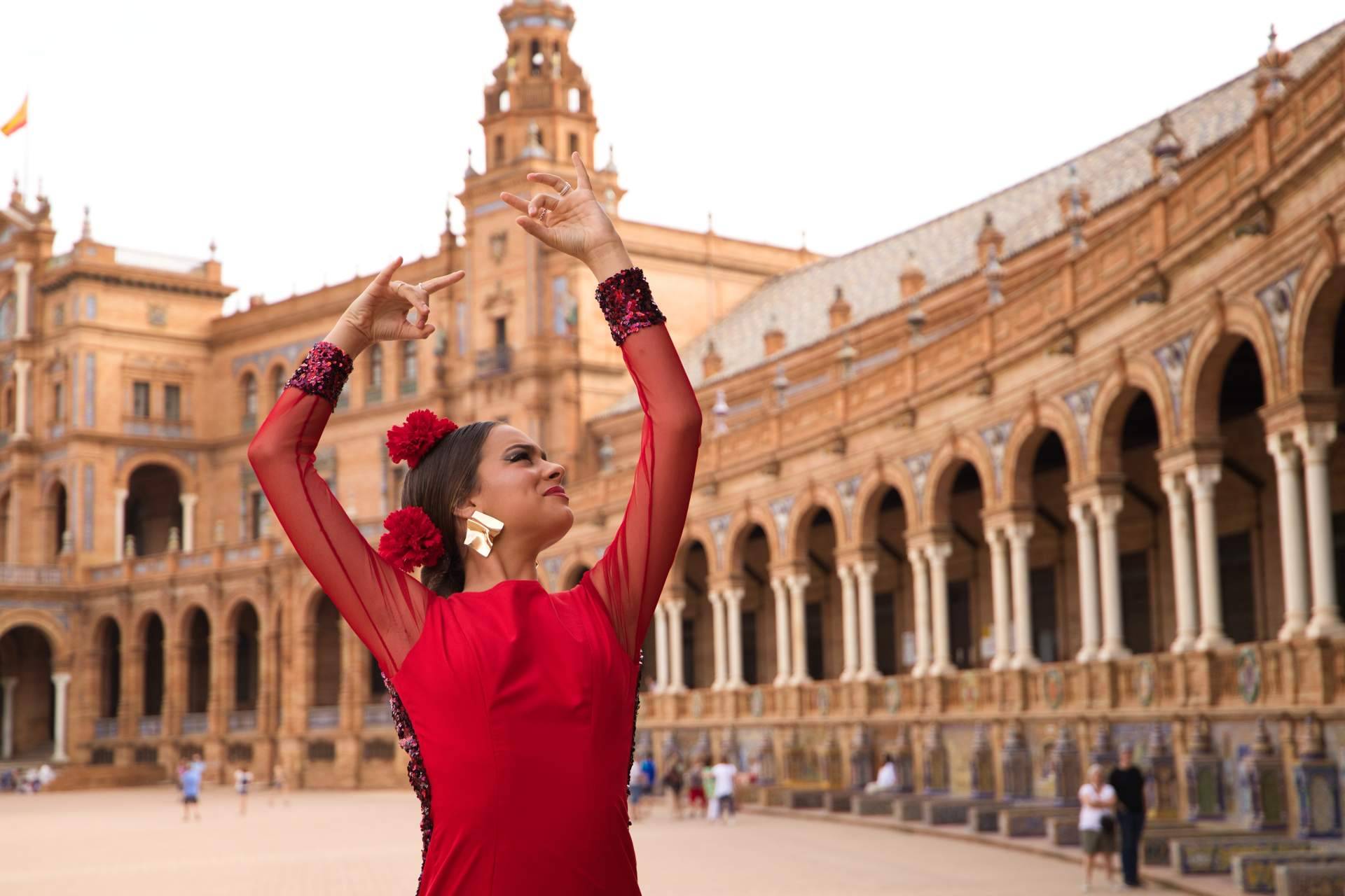 La nueva colección de trajes de flamenca 2023 de la tienda Viva La Feria