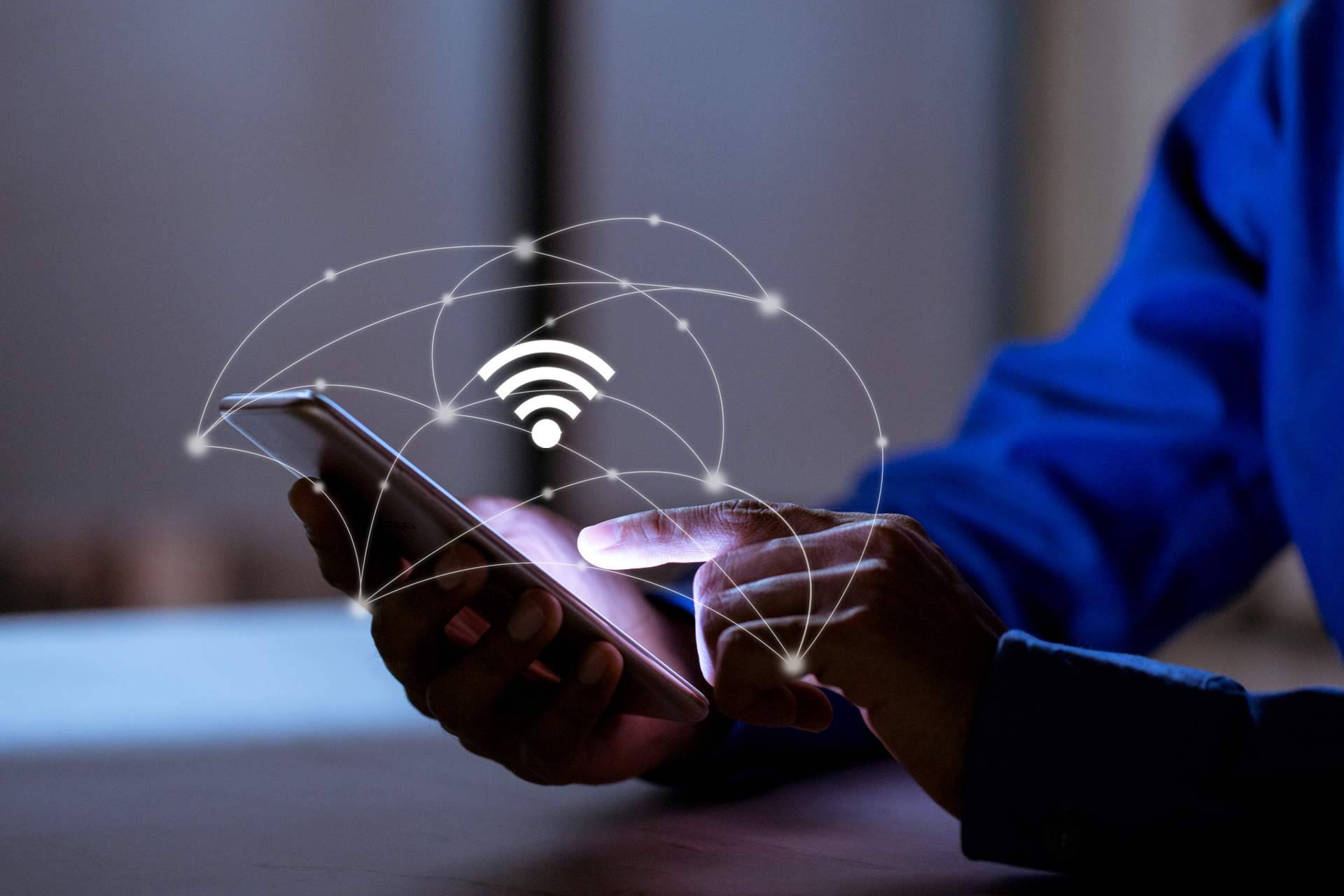 Cómo aumentar la velocidad de internet; wifi vs. fibra óptica plástica