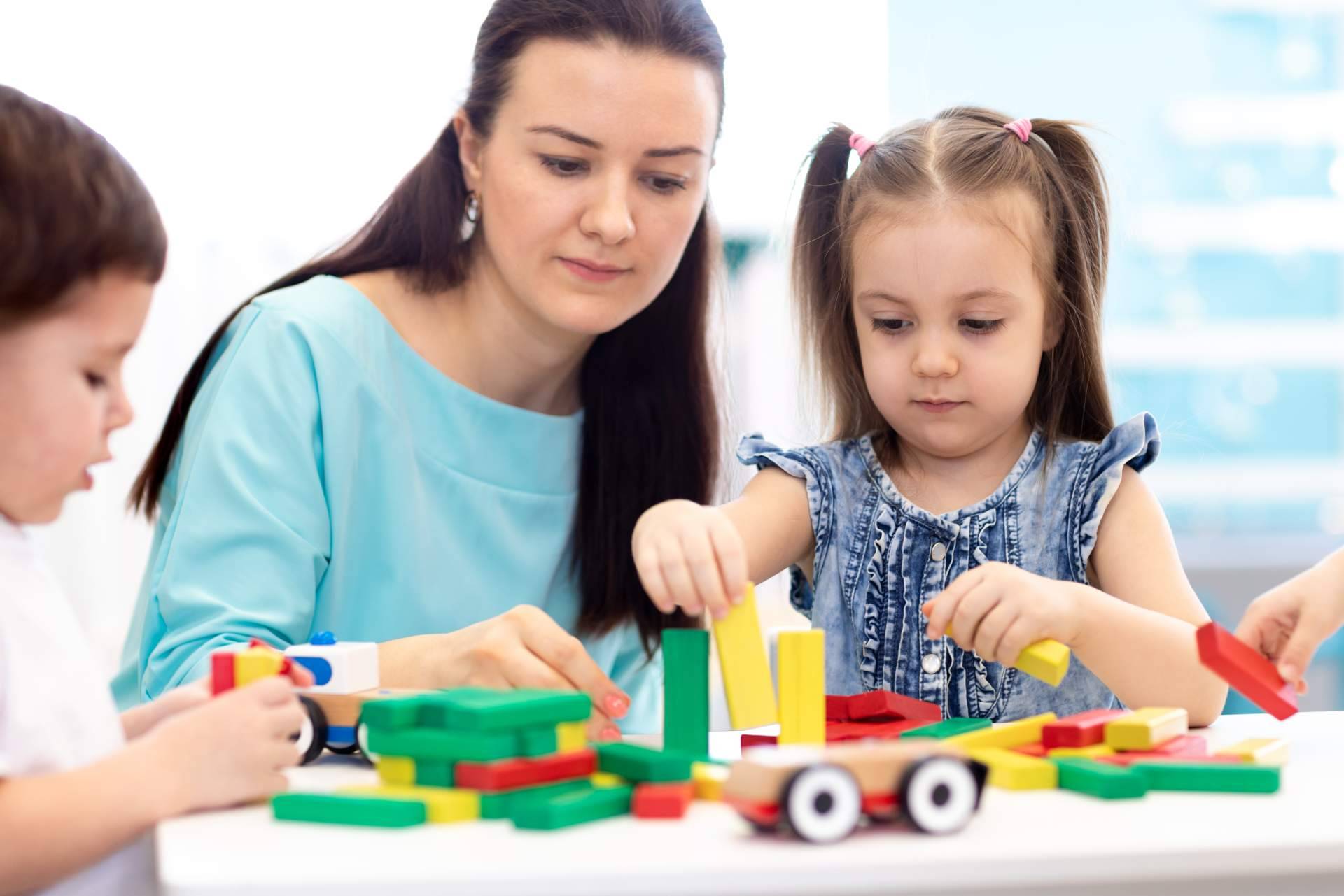 Servicio de cuidado de niños a domicilio en Madrid de la mano de Noviser