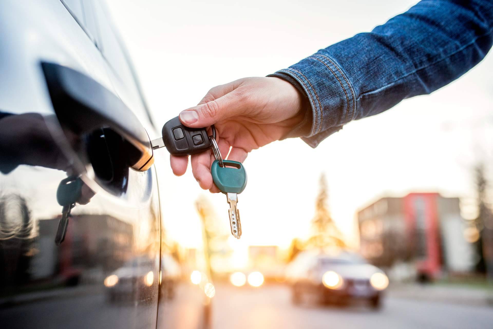 Alquilar coches con la seguridad de una empresa nativa de Canarias, Canarias.com