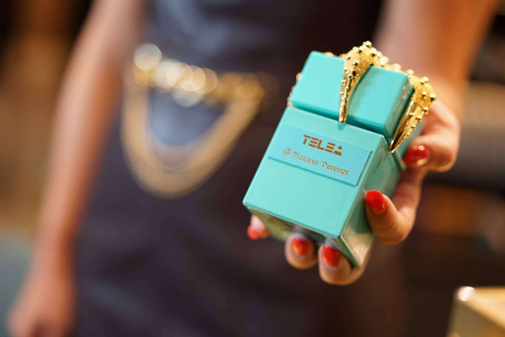 Un lugar donde conseguir perfumería de lujo, Perfumería Comas