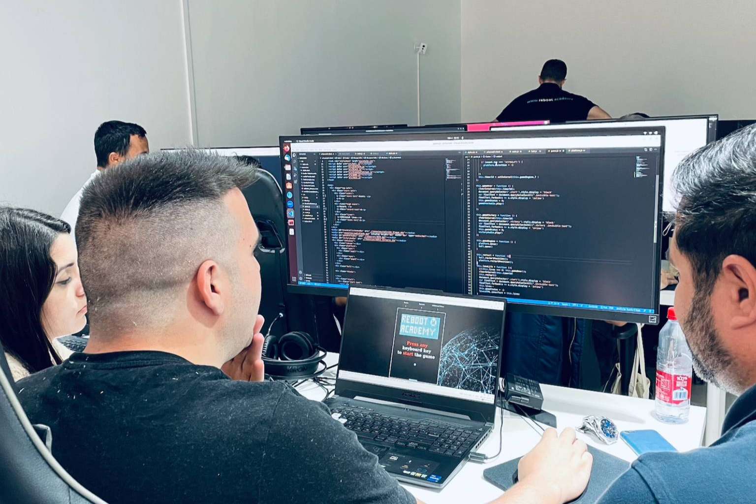 Uno de los perfiles profesionales más buscados en 2023 es el experto en Full-Stack Web Development