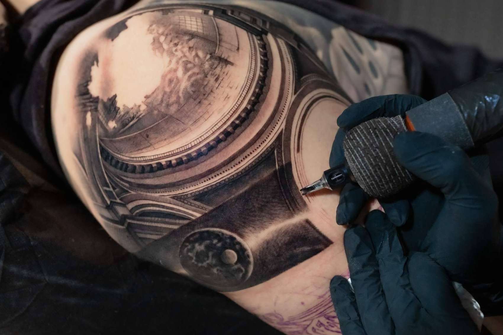 Asistir a cursos tatuaje para ampliar habilidades, con Habbility