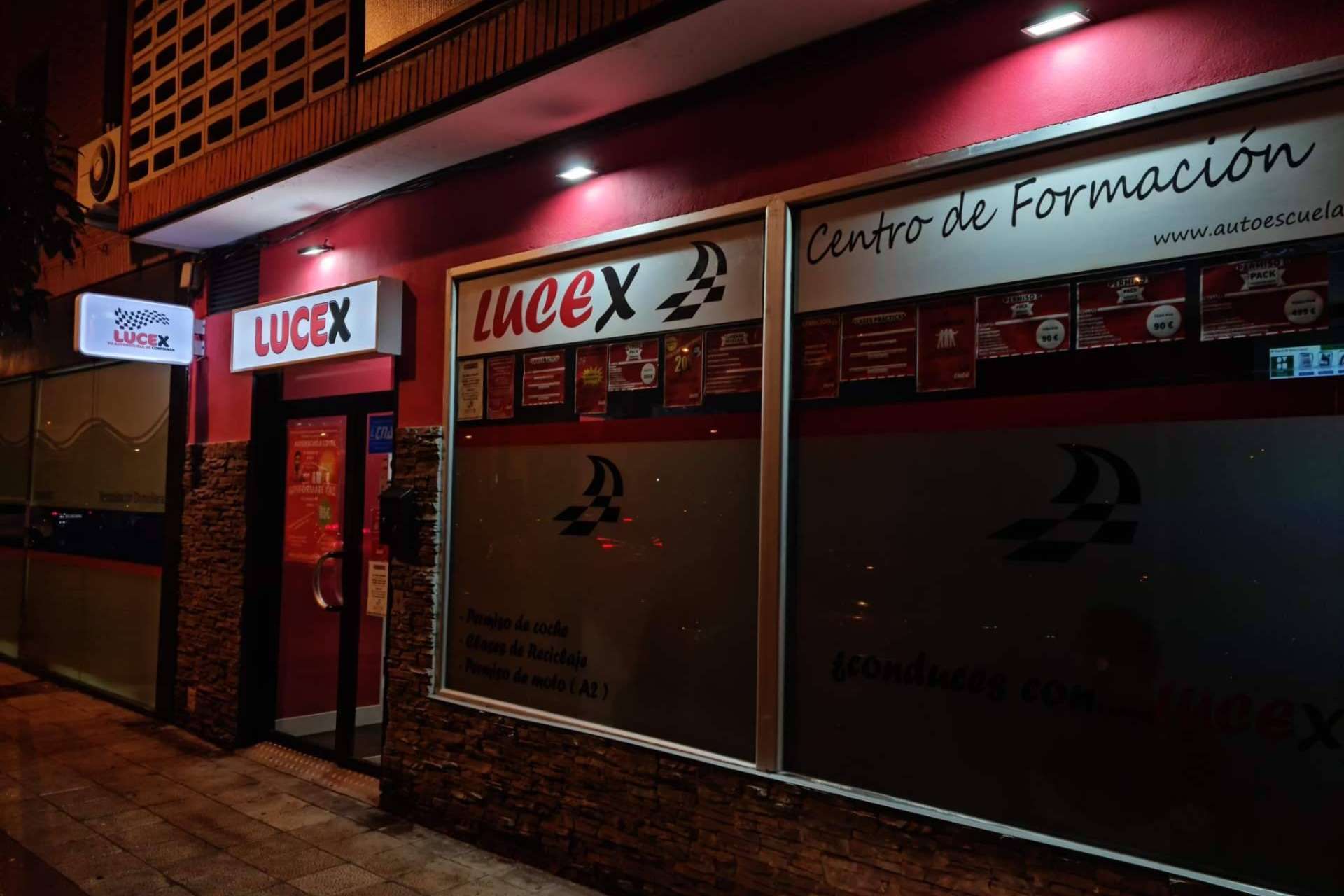 Obtener el permiso de moto A2 con la ayuda de Autoescuela Lucex