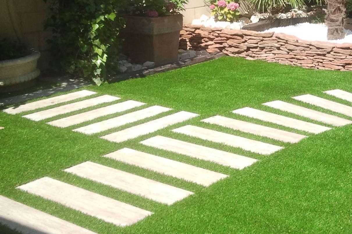 Albergrass señala los beneficios de instalar un césped artificial