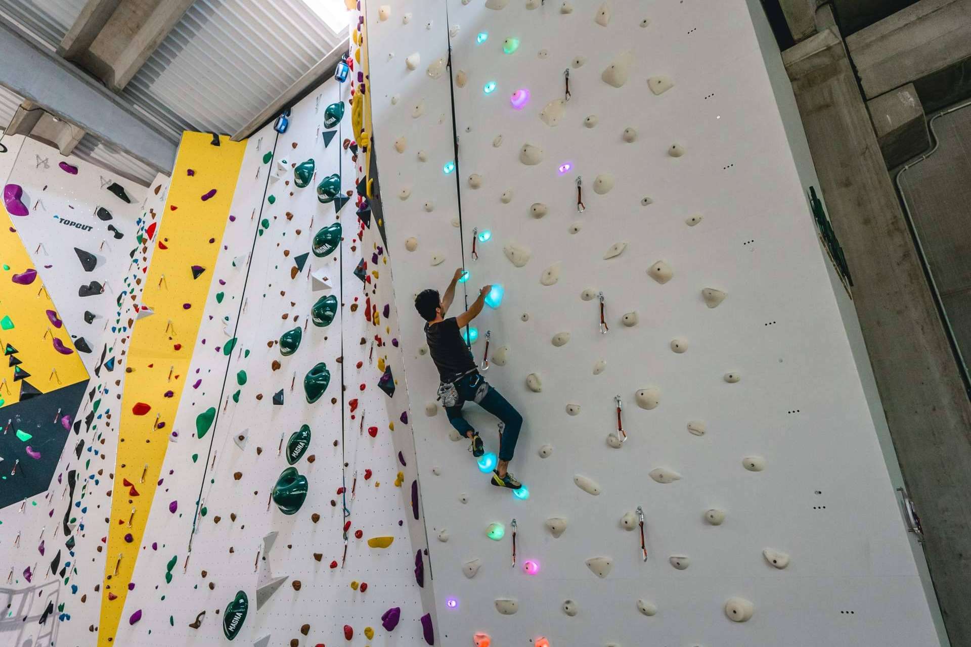 Cómo sacar brillo a un rocódromo con Shiny Wall