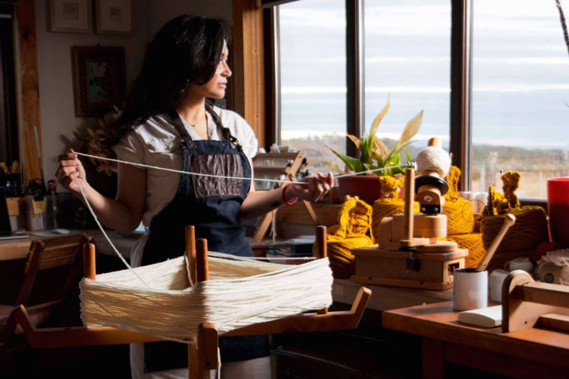 Claudia Wool, la artista textil chilena se muda a una autocaravana para viajar por Europa