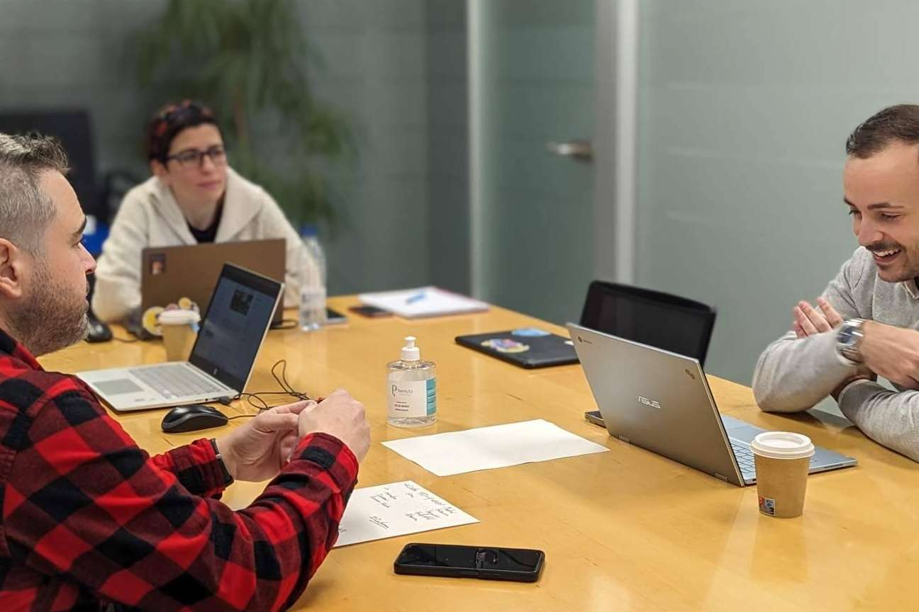 Implementación de herramientas mejoradas para la transformación del entorno de aprendizaje digital y para un centro atractivo para los futuros alumnos