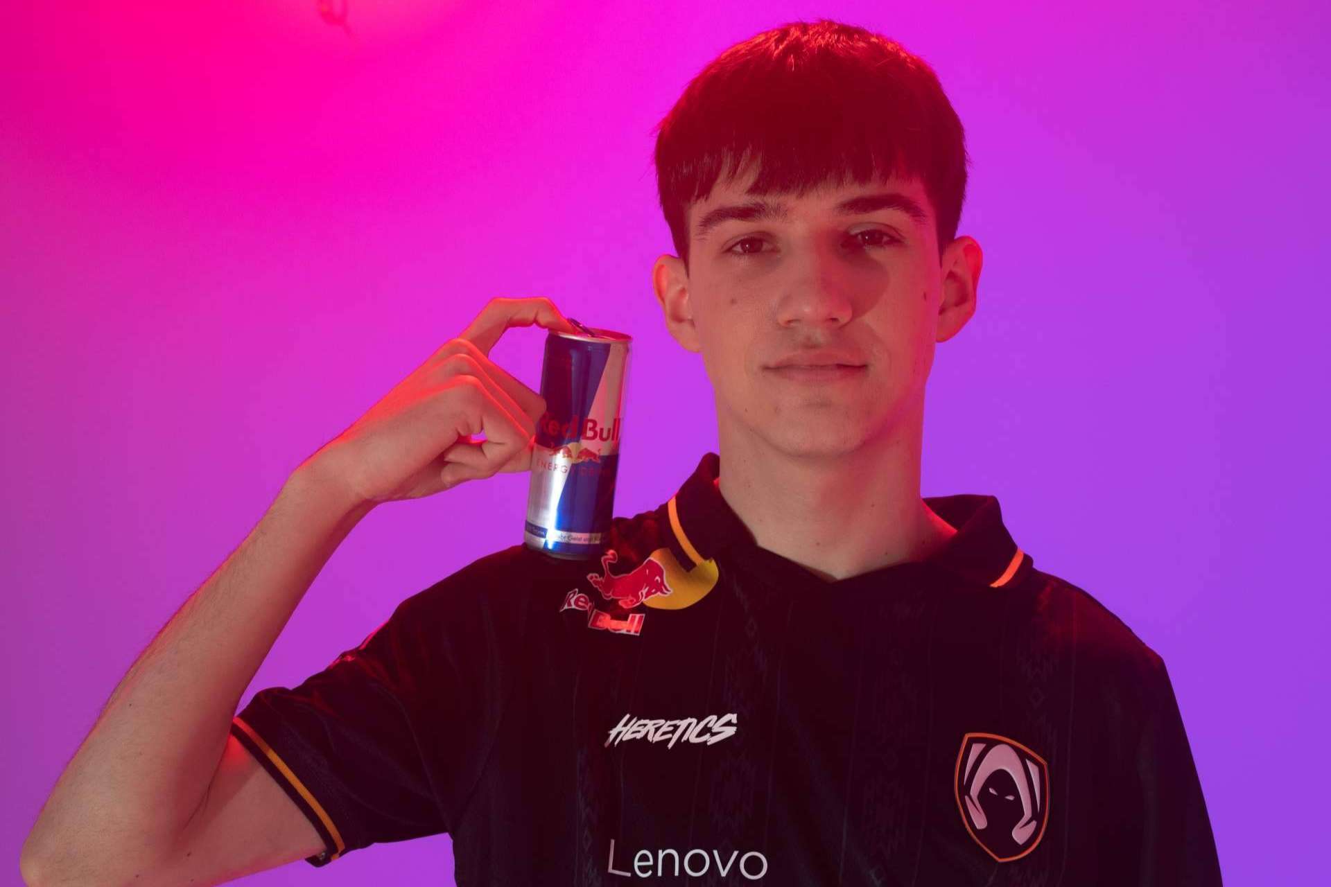 Red Bull une fuerzas con Team Heretics