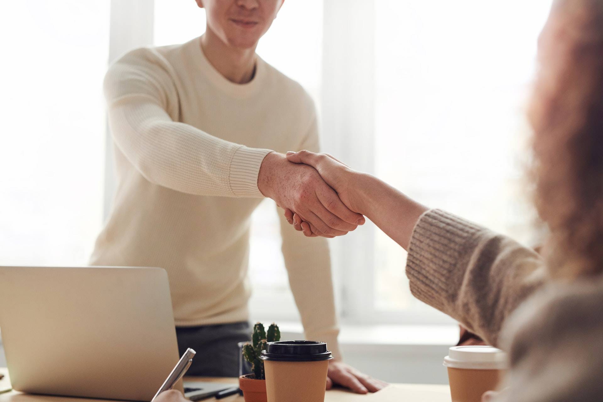Ahorrar en las compras con Lyconet, la empresa de marketing de red