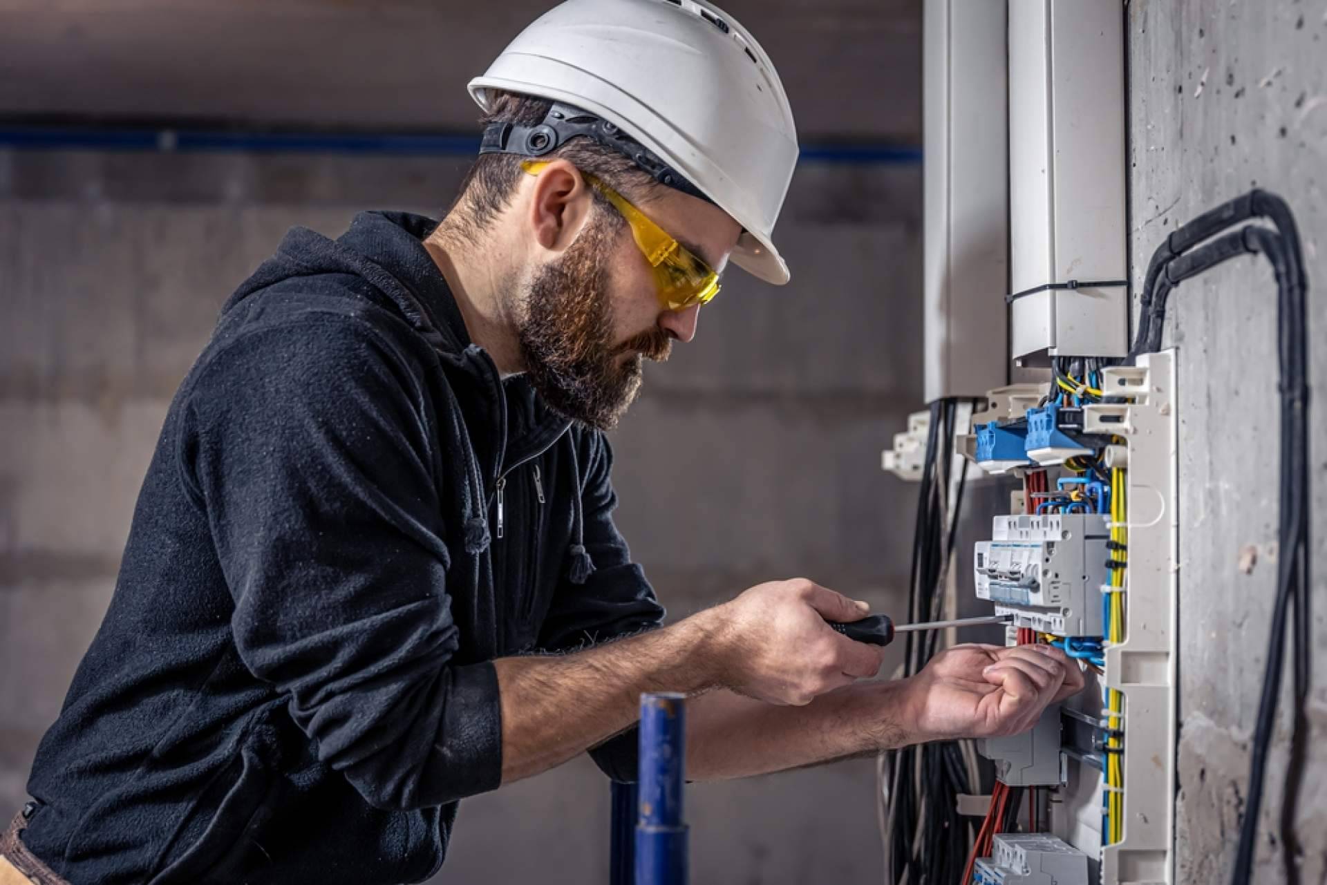 ¿Cómo conseguir una protección eléctrica adecuada? Celéctricos