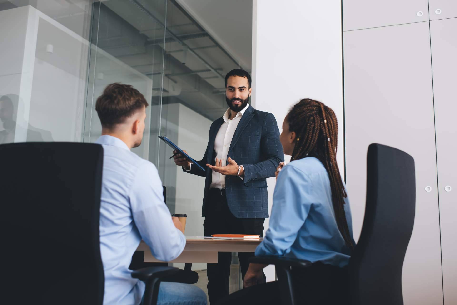 ¿Cómo desarrollar a altos ejecutivos para que cumplan los objetivos?, coaching ejecutivo con Tomic Consultores