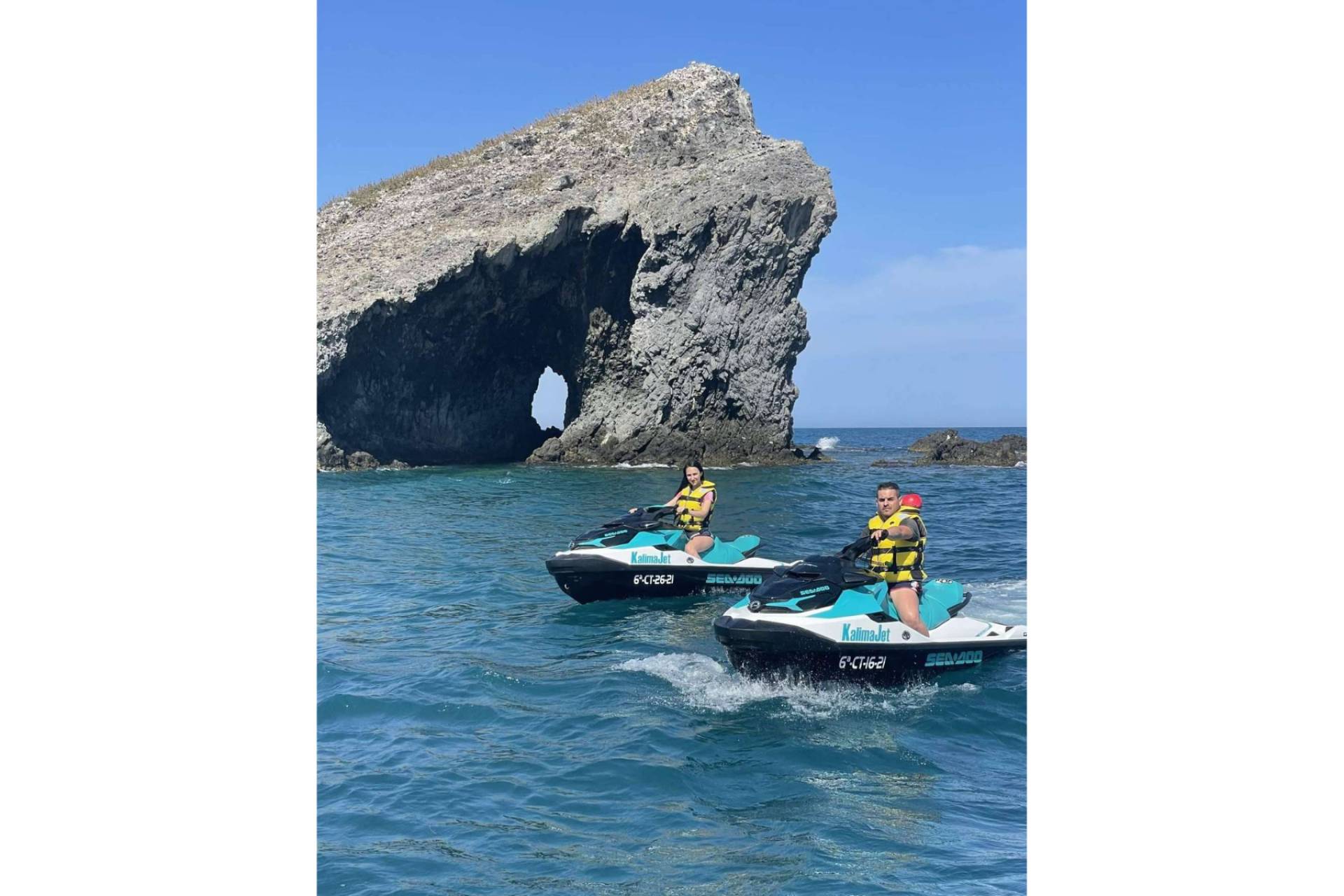 Los tours y experiencias con el alquiler de motos de agua en Murcia, con Kalima Charter