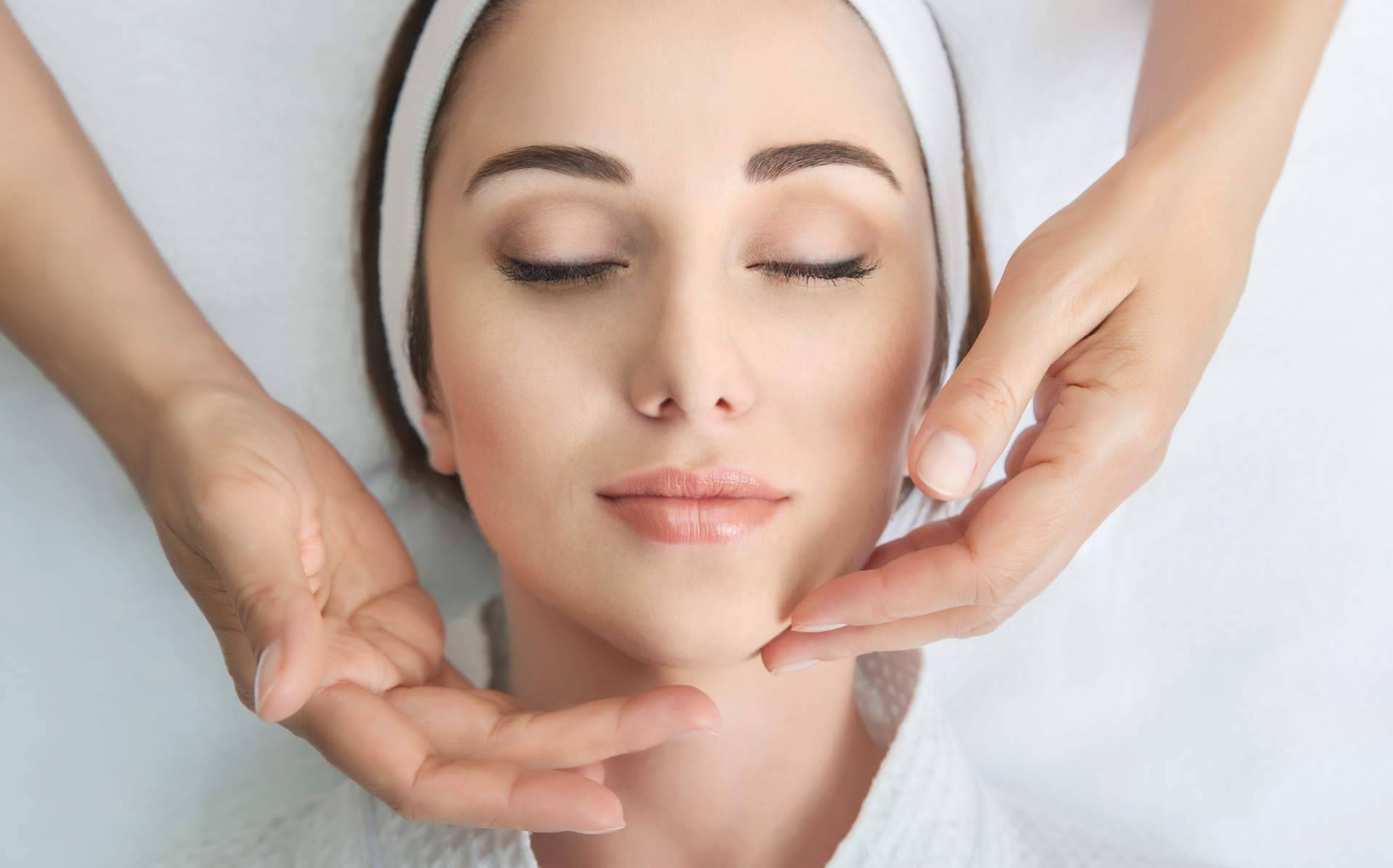 Crina Rus Beauty Center presenta su tratamiento para el rejuvenecimiento facial, Hollywood Peel