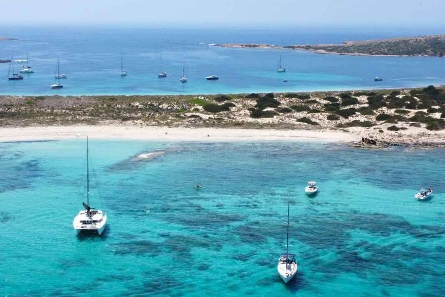 Un día en barco en Ibiza, más de 30 años de experiencia, Navega por Ibiza