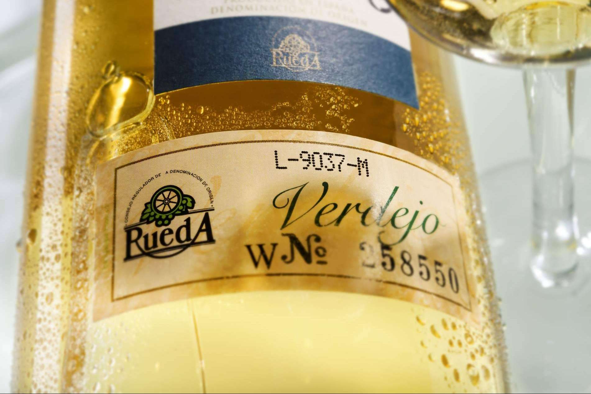 Adaptarse a la nueva normativa del vino gracias a los servicios de codificación de Trébol Group