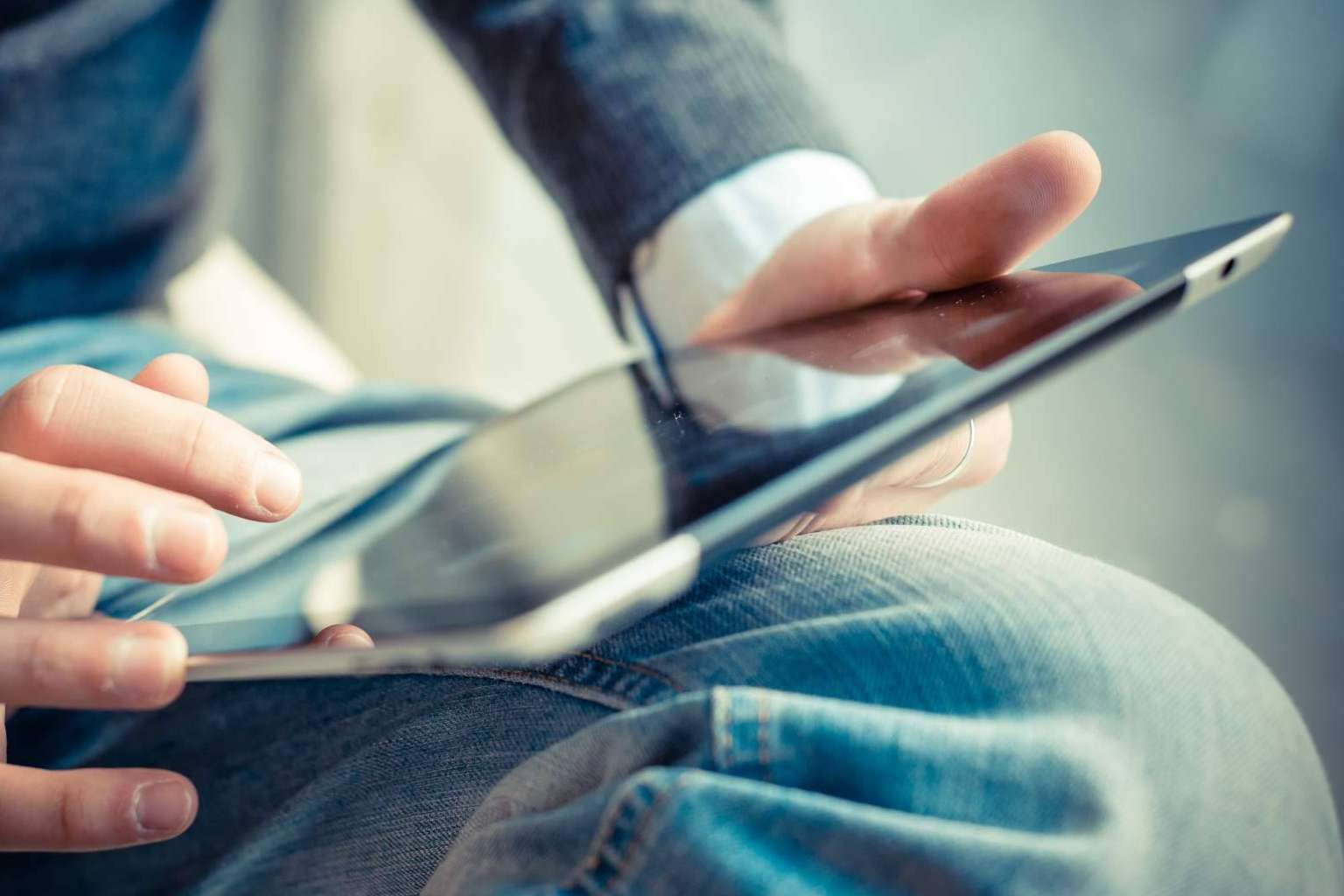 ¿Qué servicios de marketing digital ofrece Thinkandelse a las empresas?