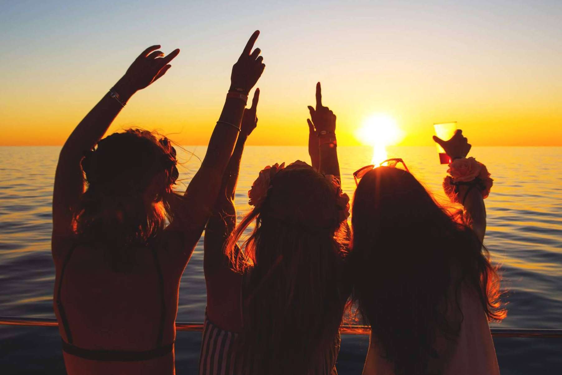 Float Your Boat apuesta por los cruceros con actividades como el paddle surf Ibiza incluidas