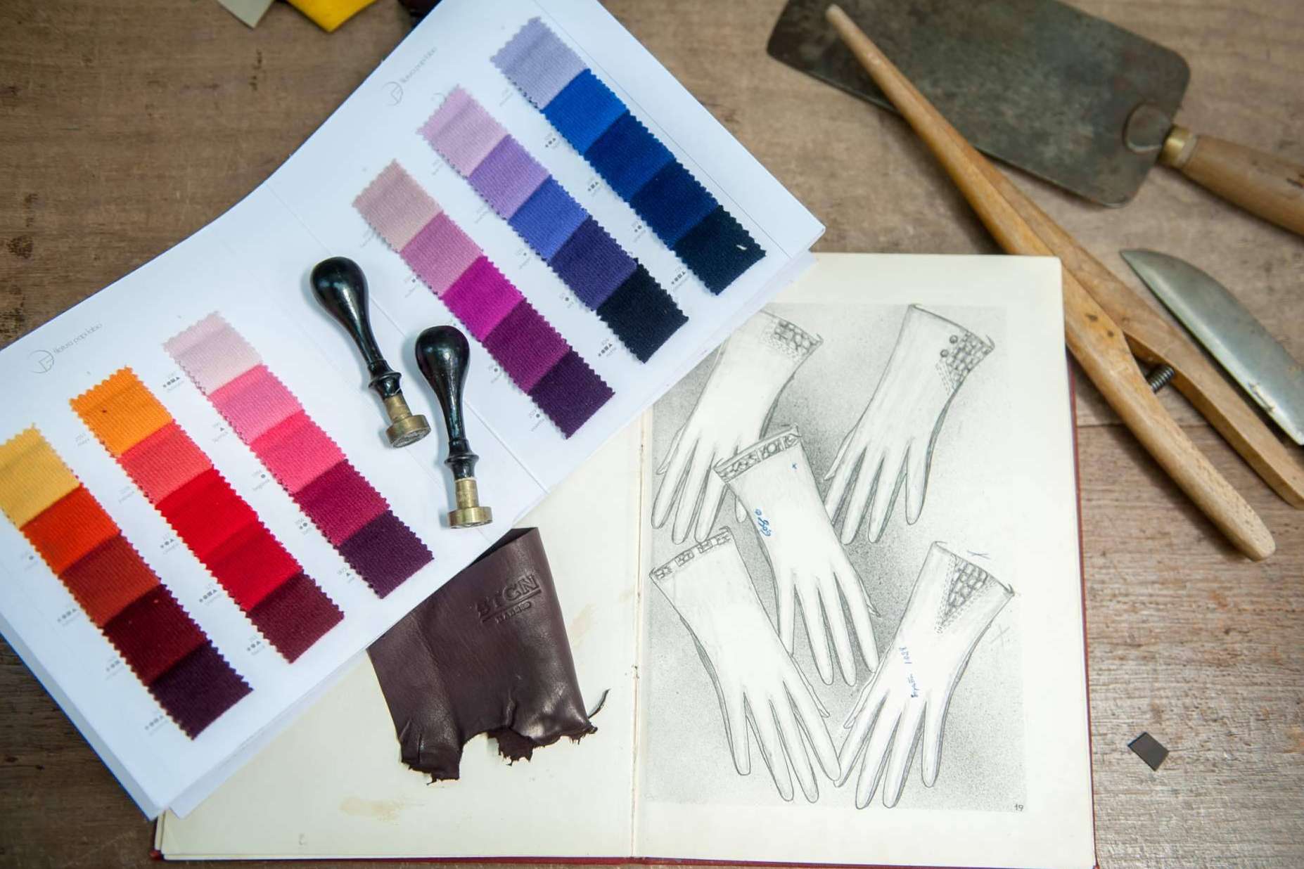 Los guantes que aparecen en famosas revistas de moda, ¿de dónde son?
