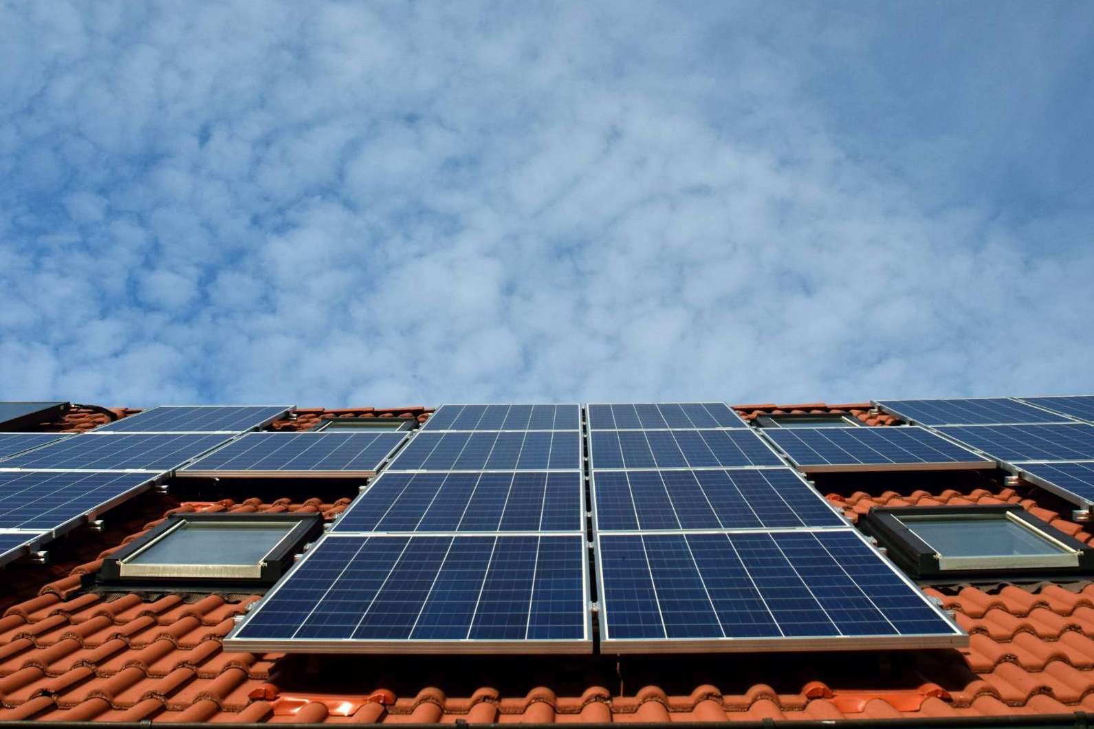 Instalación de paneles solares en viviendas unifamiliares, empresas y comunidades de la mano de CleanSun