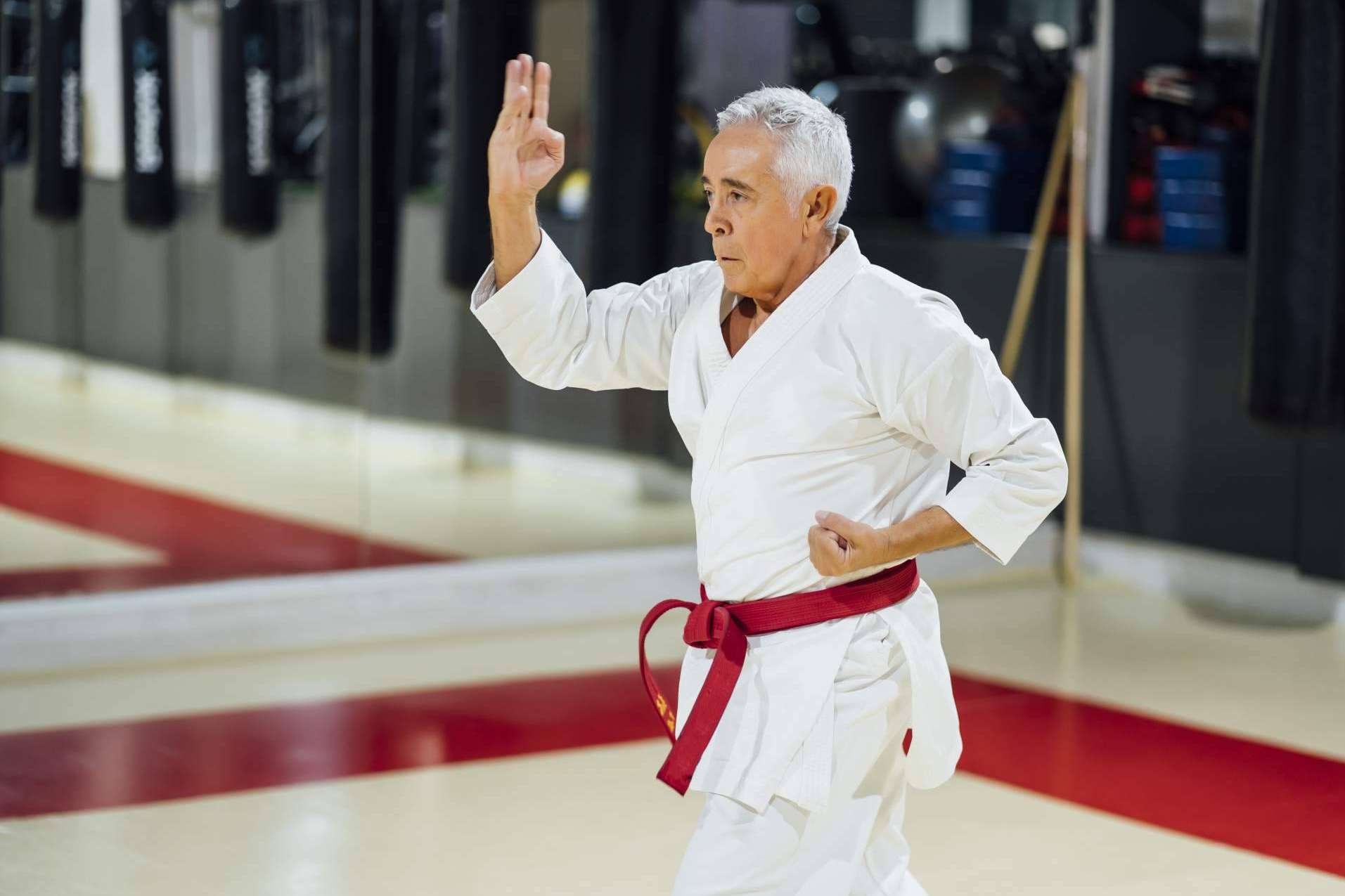 Un referente del karate en Madrid para practicar artes marciales es Mabuni, gimnasio con piscina