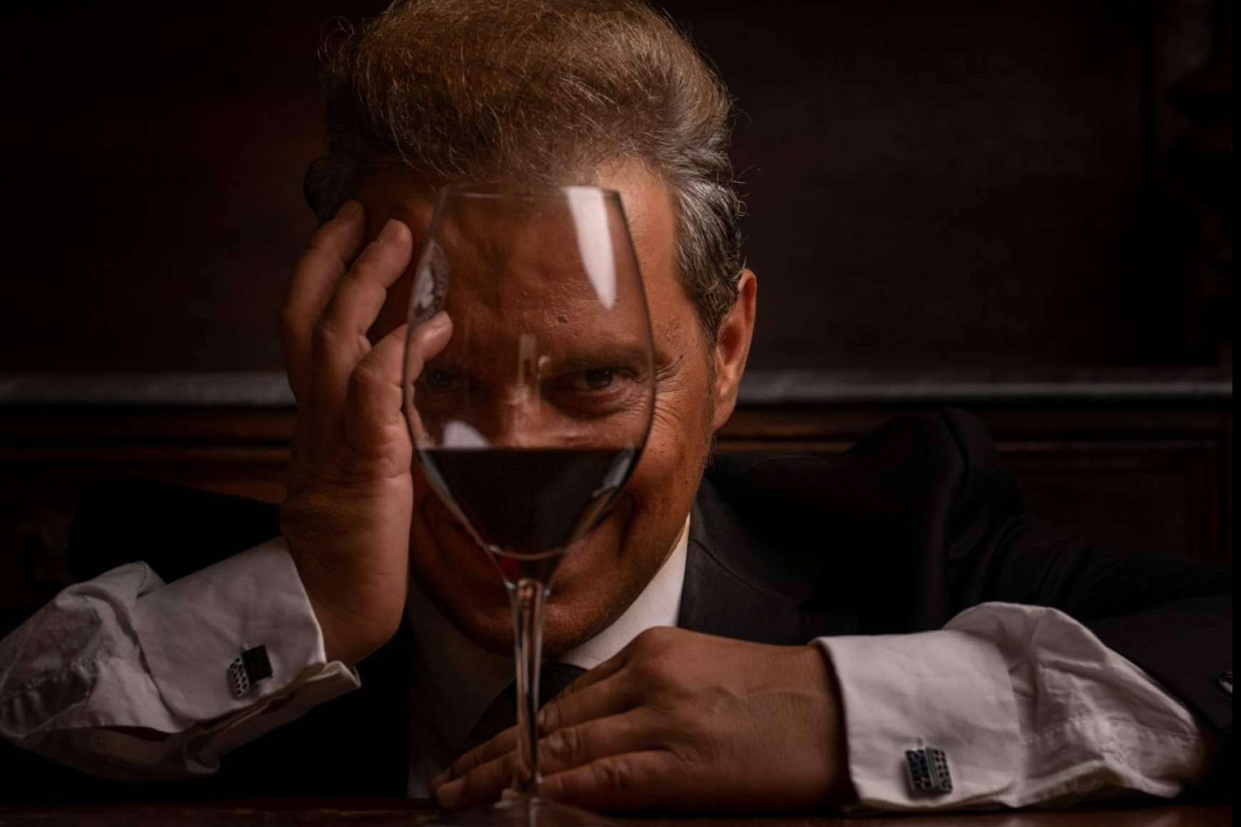 El nuevo vino del doble de Luis Miguel ya tiene su nombre propio, se llama 'Mis romances' de la bodega Labiano de Mendoza