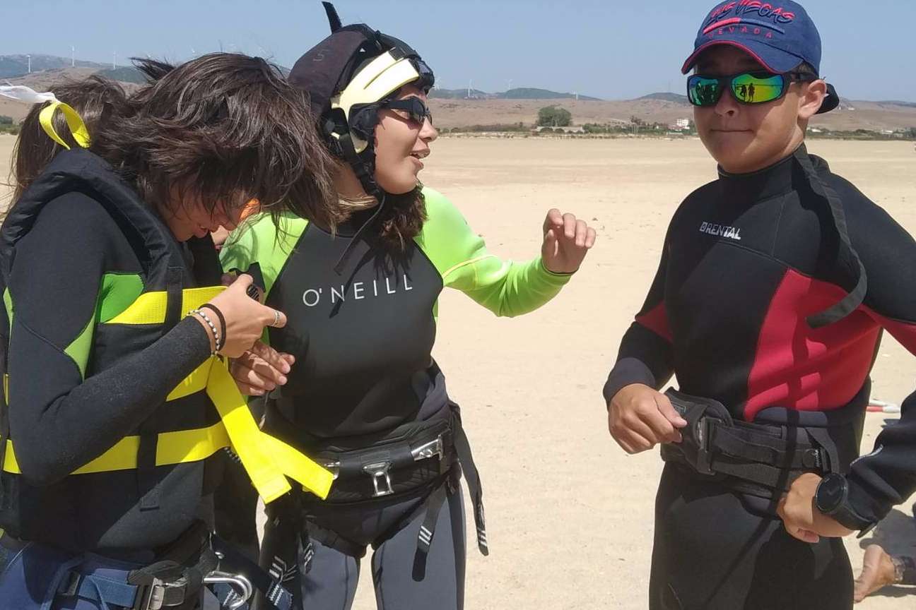 Campamentos de verano para adolescentes en la playa de Tarifa de la mano de Tarifa Kitesurf Camp