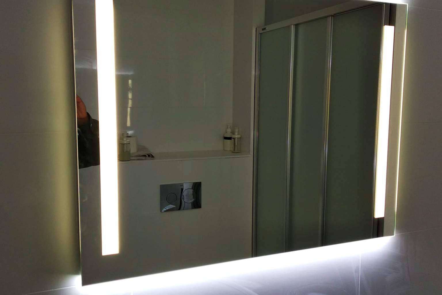 La nueva tendencia 2023 son los espejos redondos con luz LED para baño