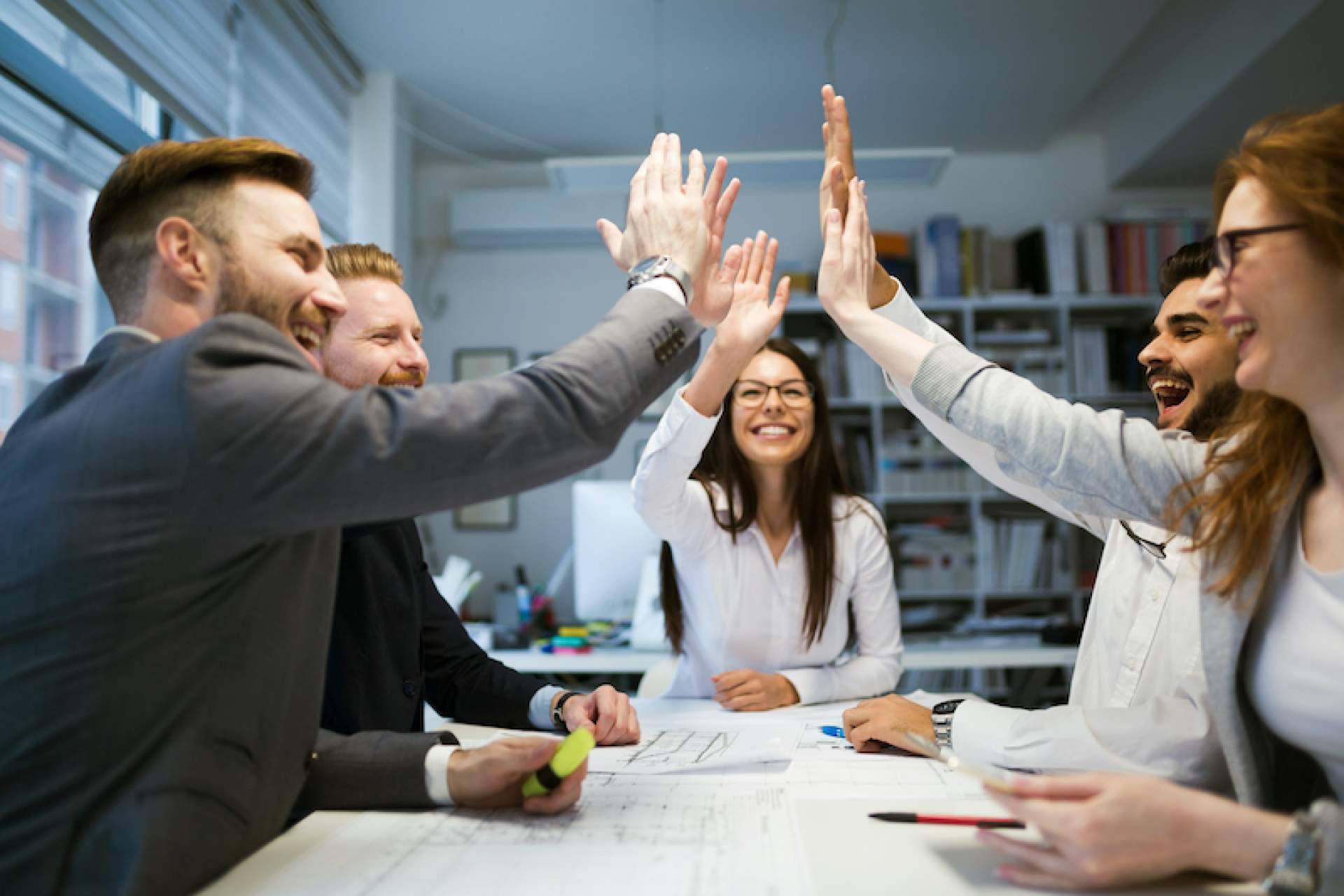 Las estrategias para evitar la brecha digital y de género en empresas, con Bhybrid