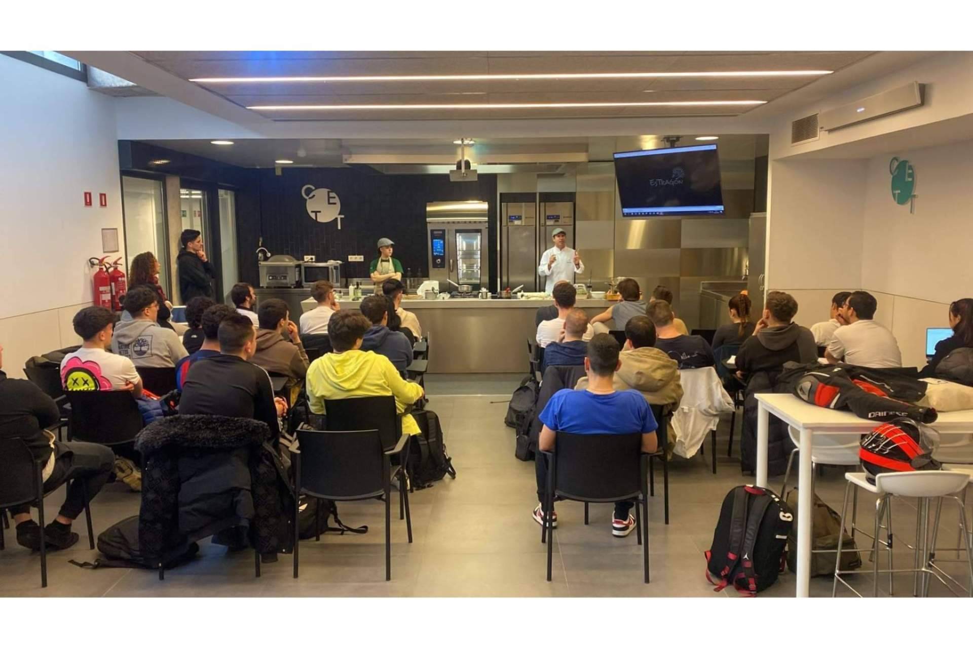 En 2 reconocidas escuelas de hostelería de la ciudad condal, Eating in Ibiza, de la mano de los chefs Álvaro Sanz y Paco Alcahud, promociona la gastronomía de Ibiza