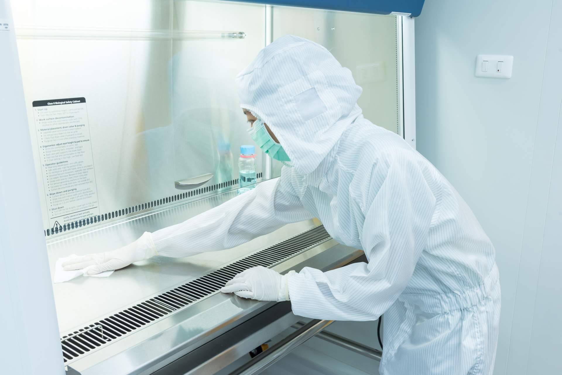 La importancia de las salas blancas en el sector farmacológico para minimizar la generación de partículas y contaminantes